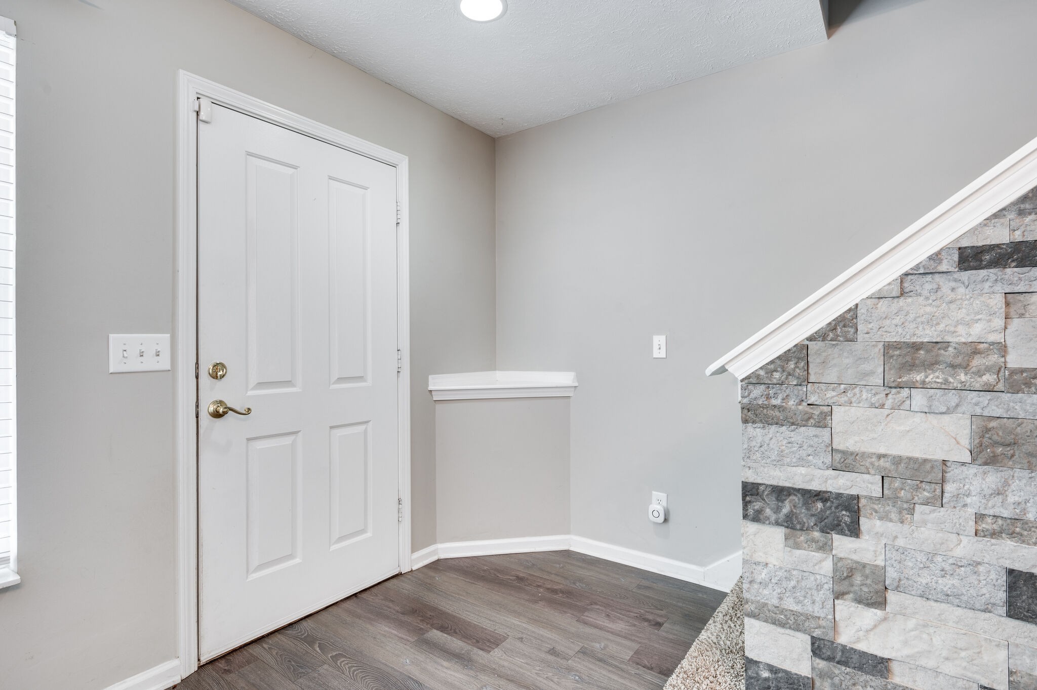 209 Shadow Glen Dr