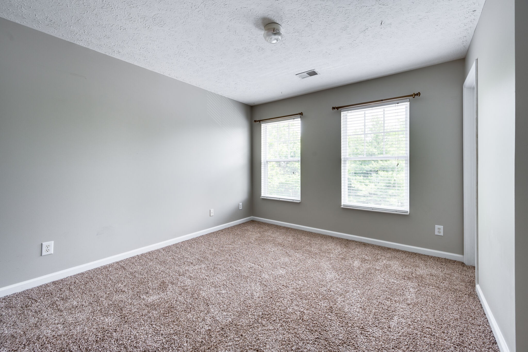 209 Shadow Glen Dr