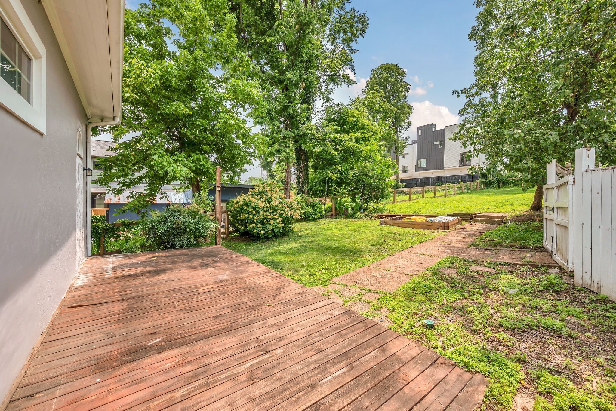 825 Acklen Ave