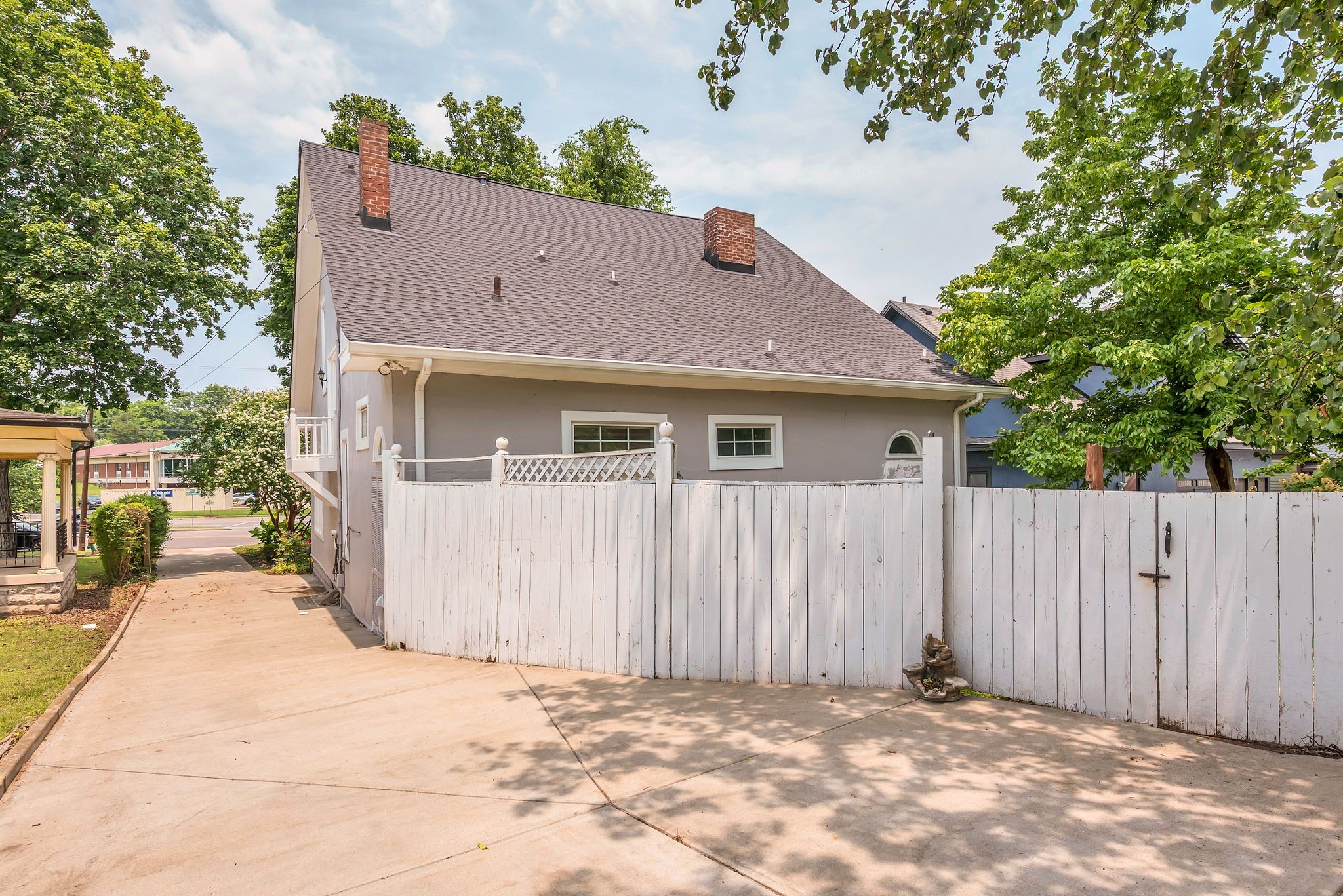 825 Acklen Ave