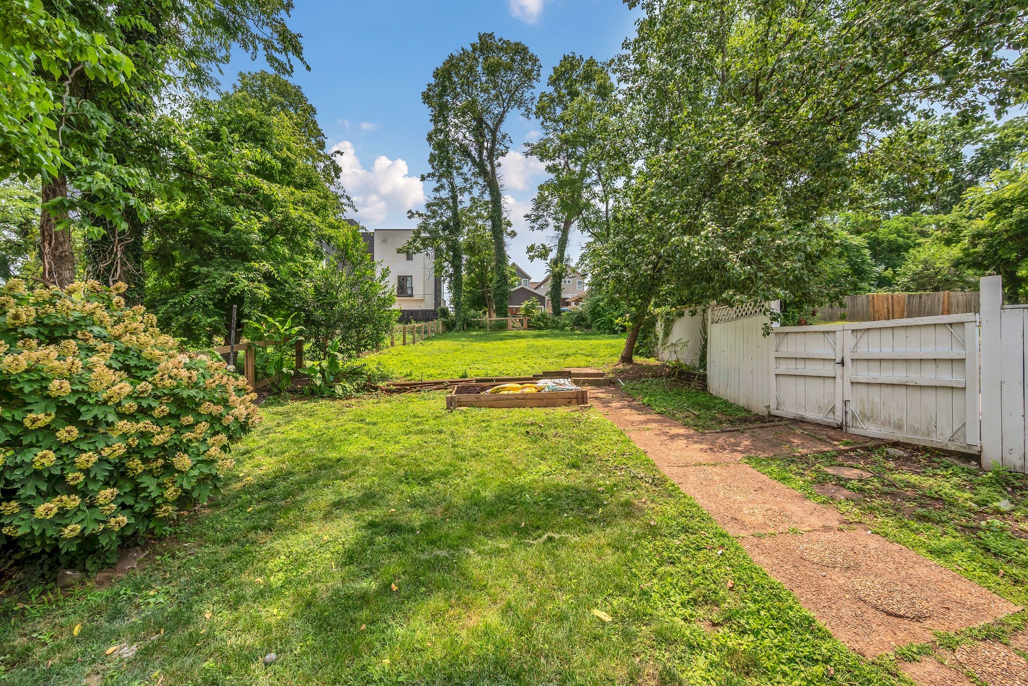 825 Acklen Ave
