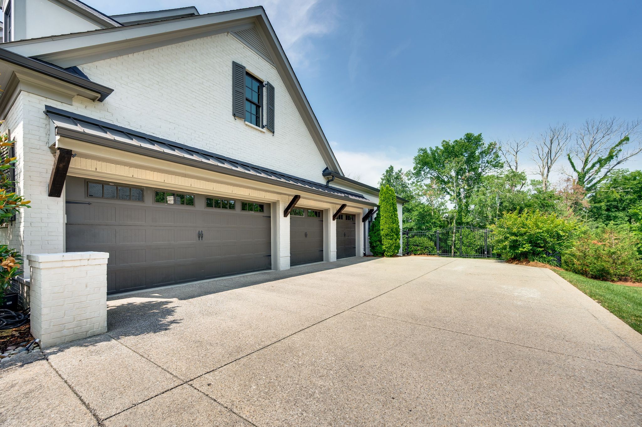 1542 Amesbury Ln