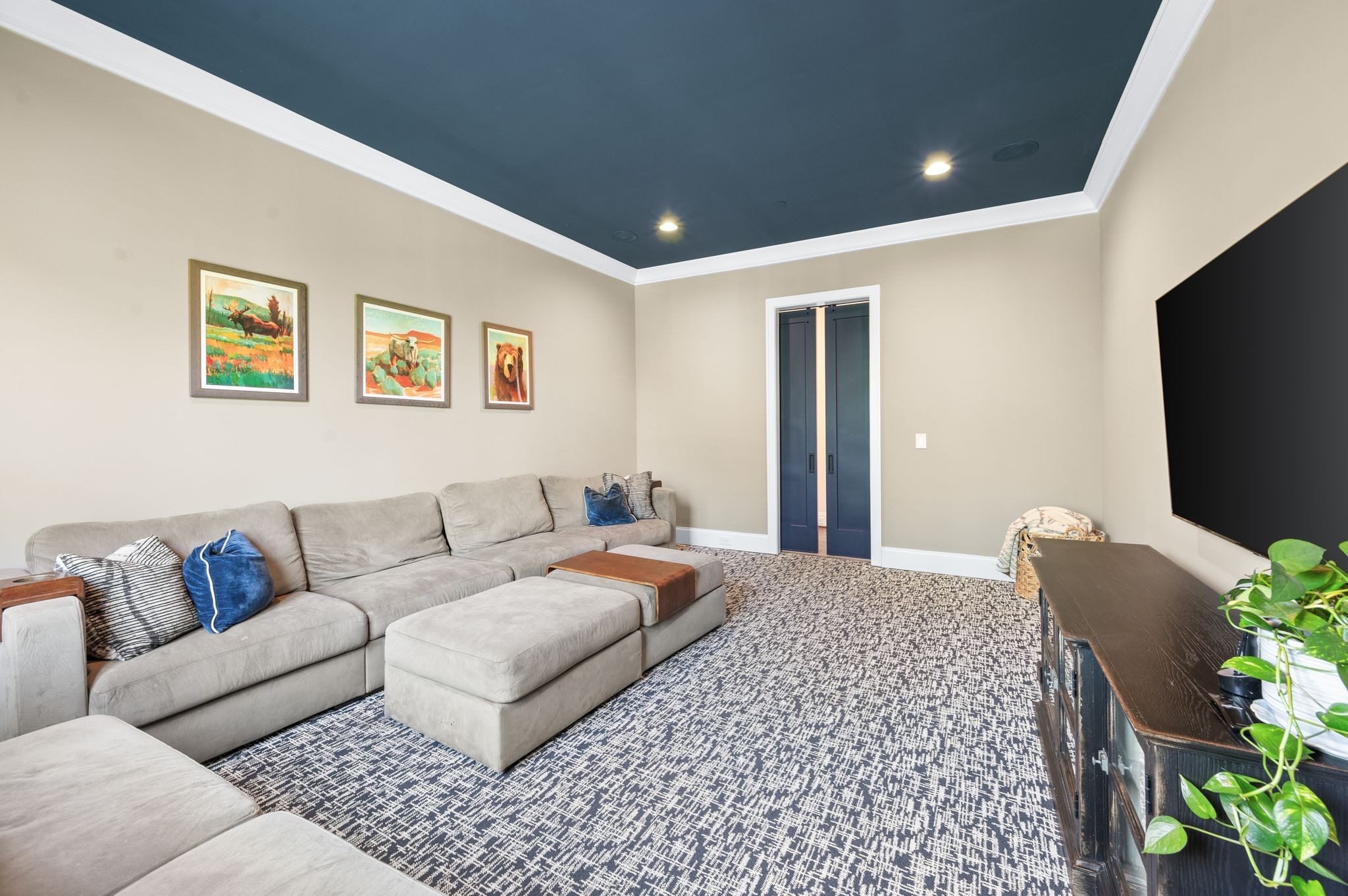 1542 Amesbury Ln