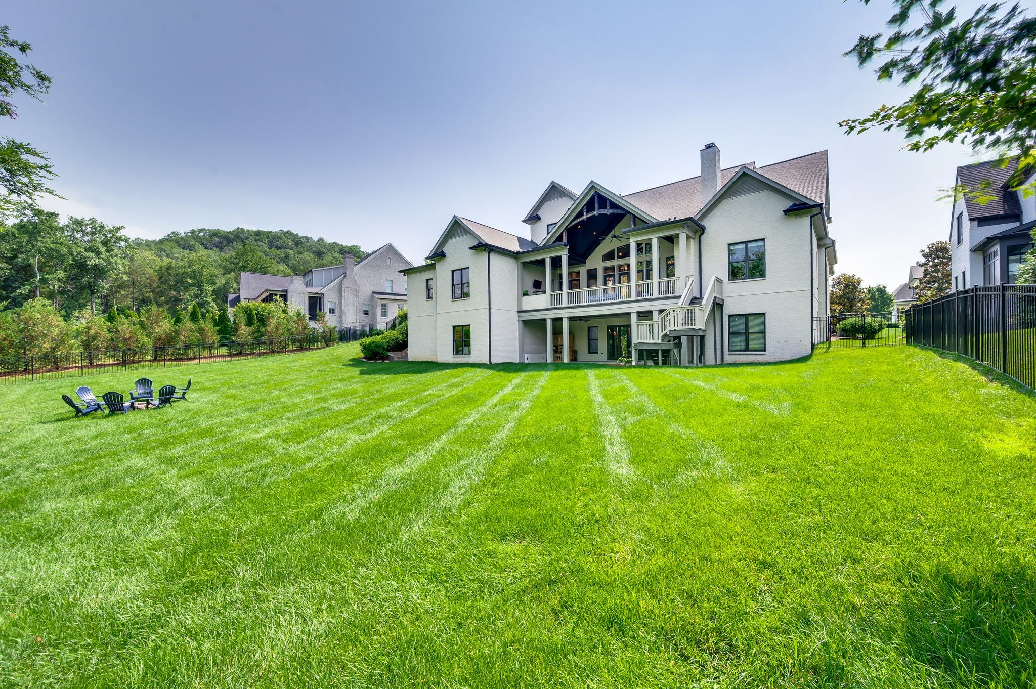 1542 Amesbury Ln