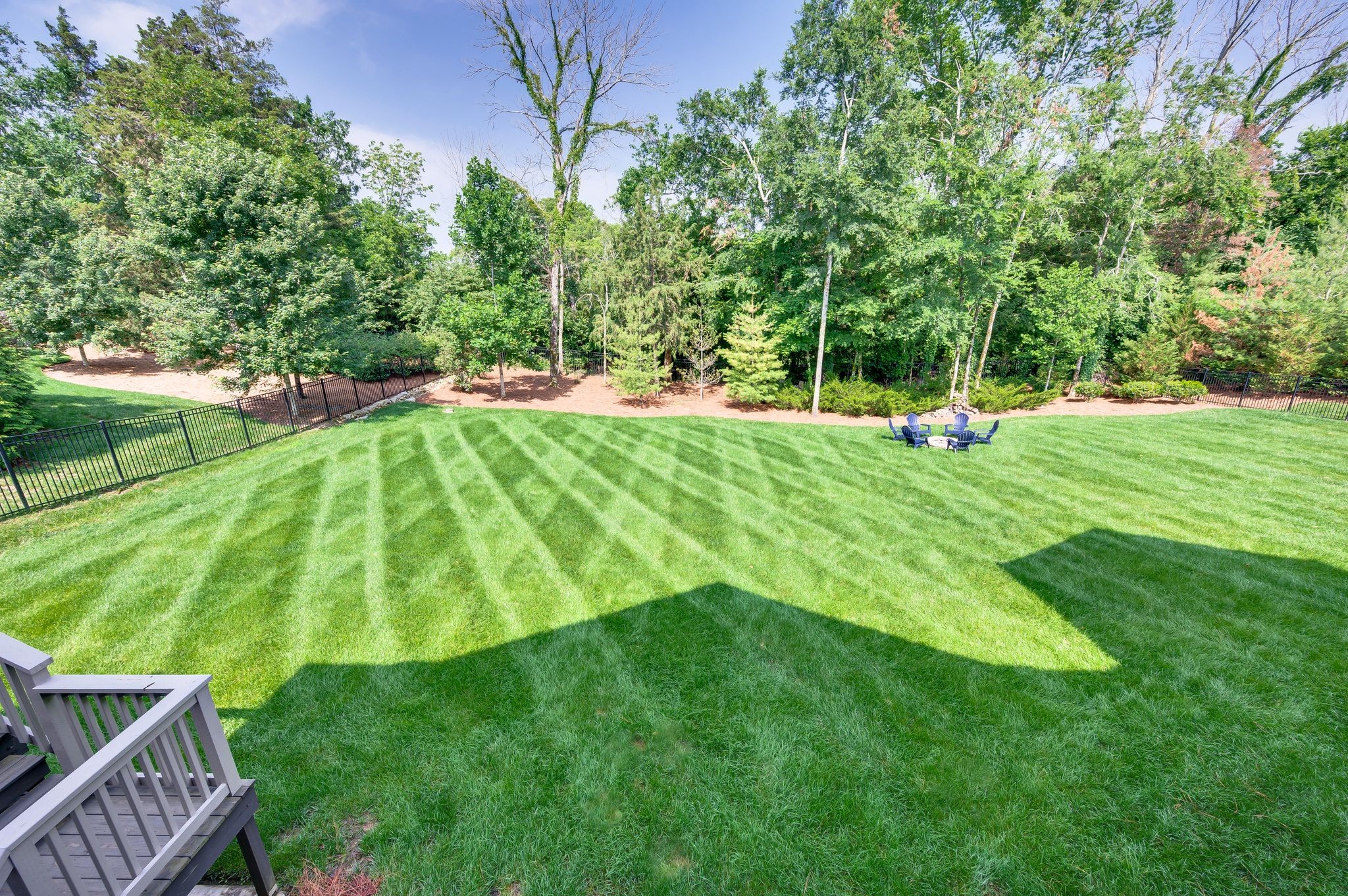 1542 Amesbury Ln