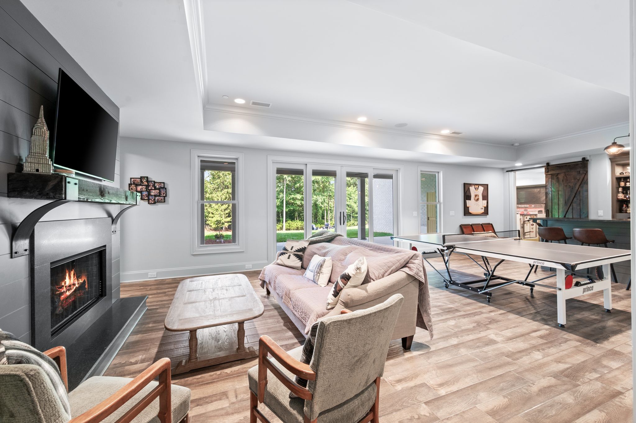 1542 Amesbury Ln