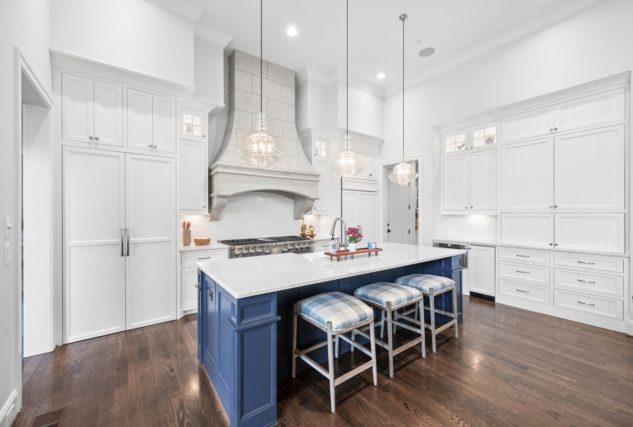 1542 Amesbury Ln