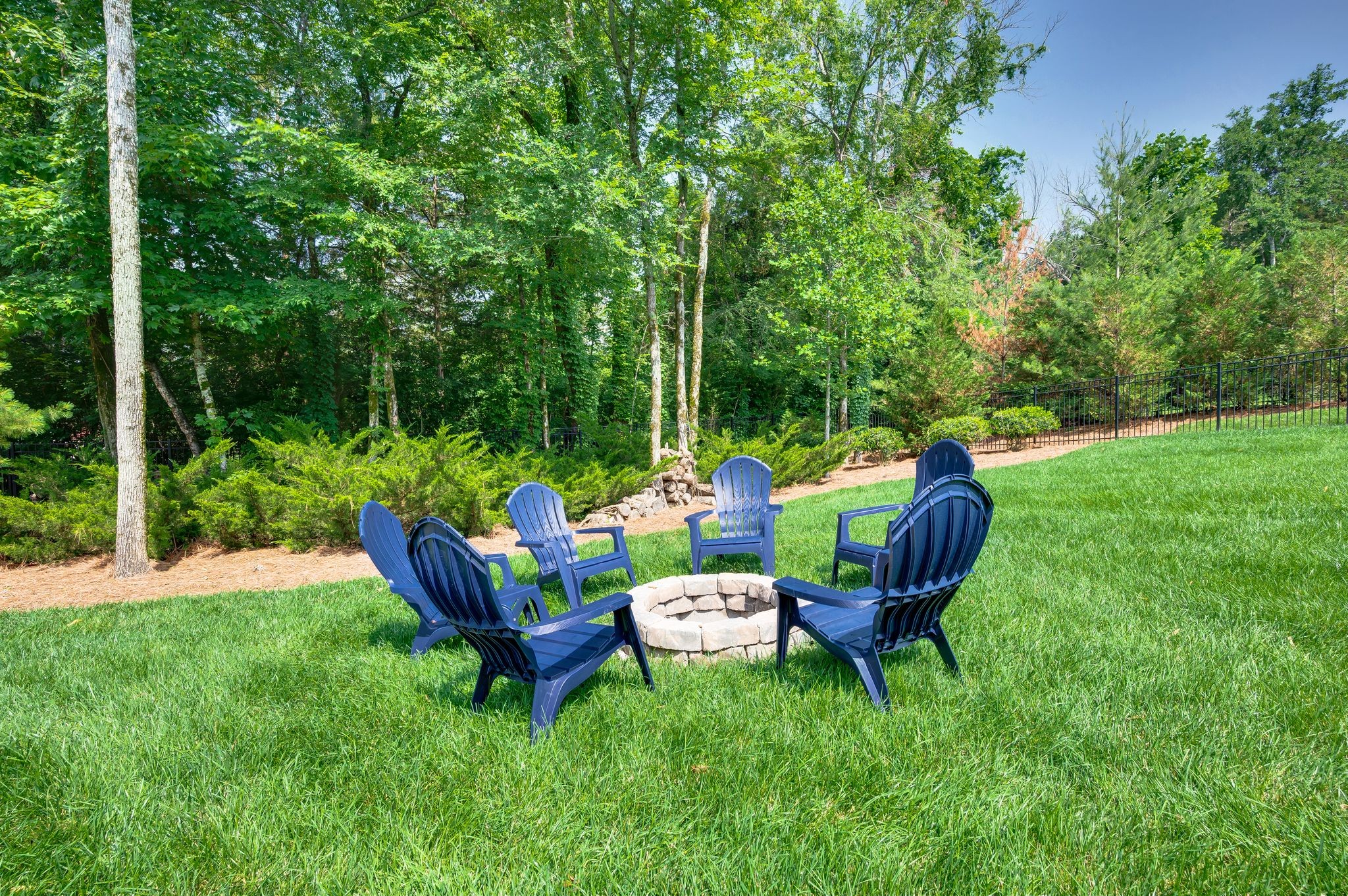 1542 Amesbury Ln
