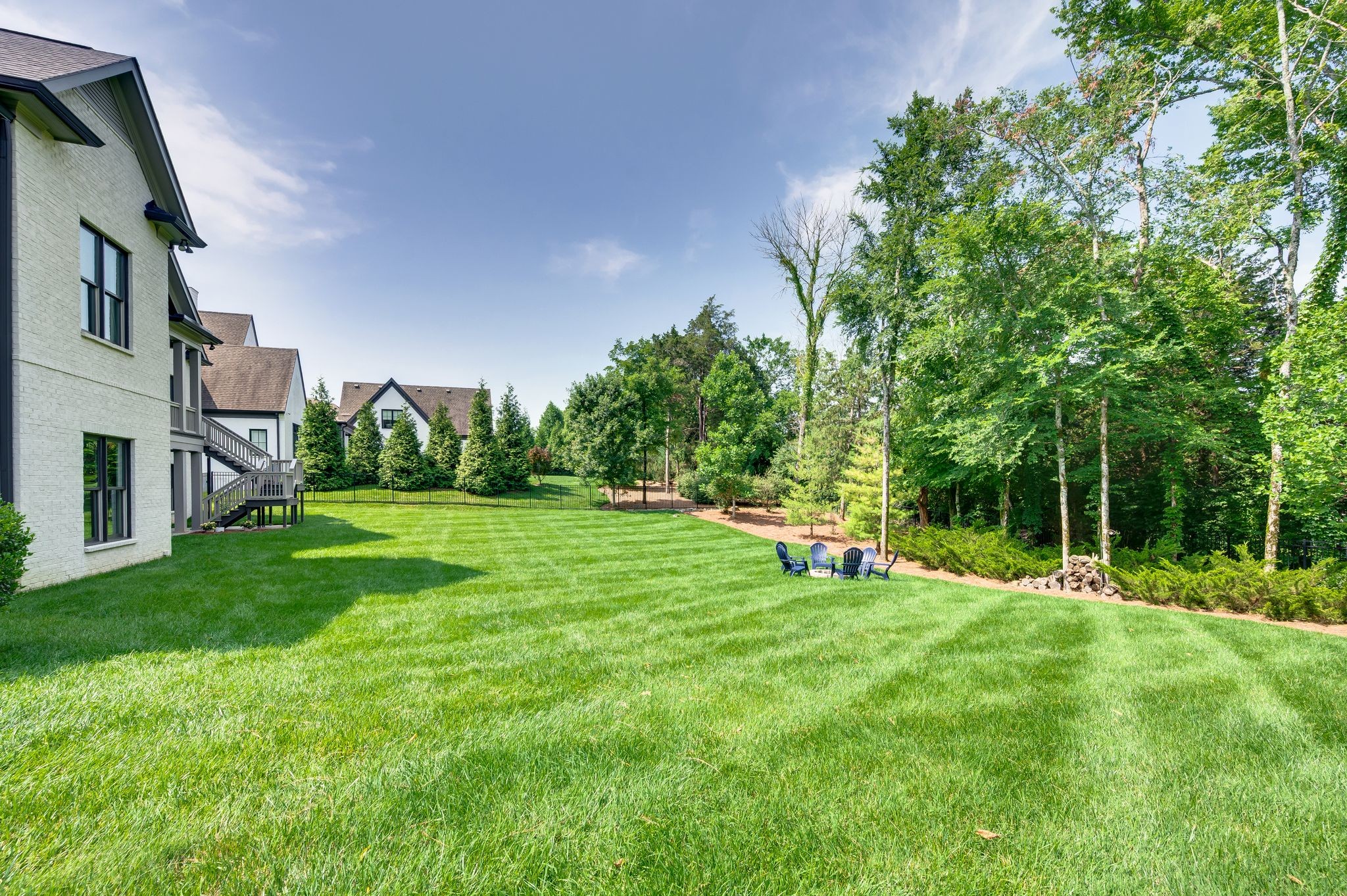 1542 Amesbury Ln