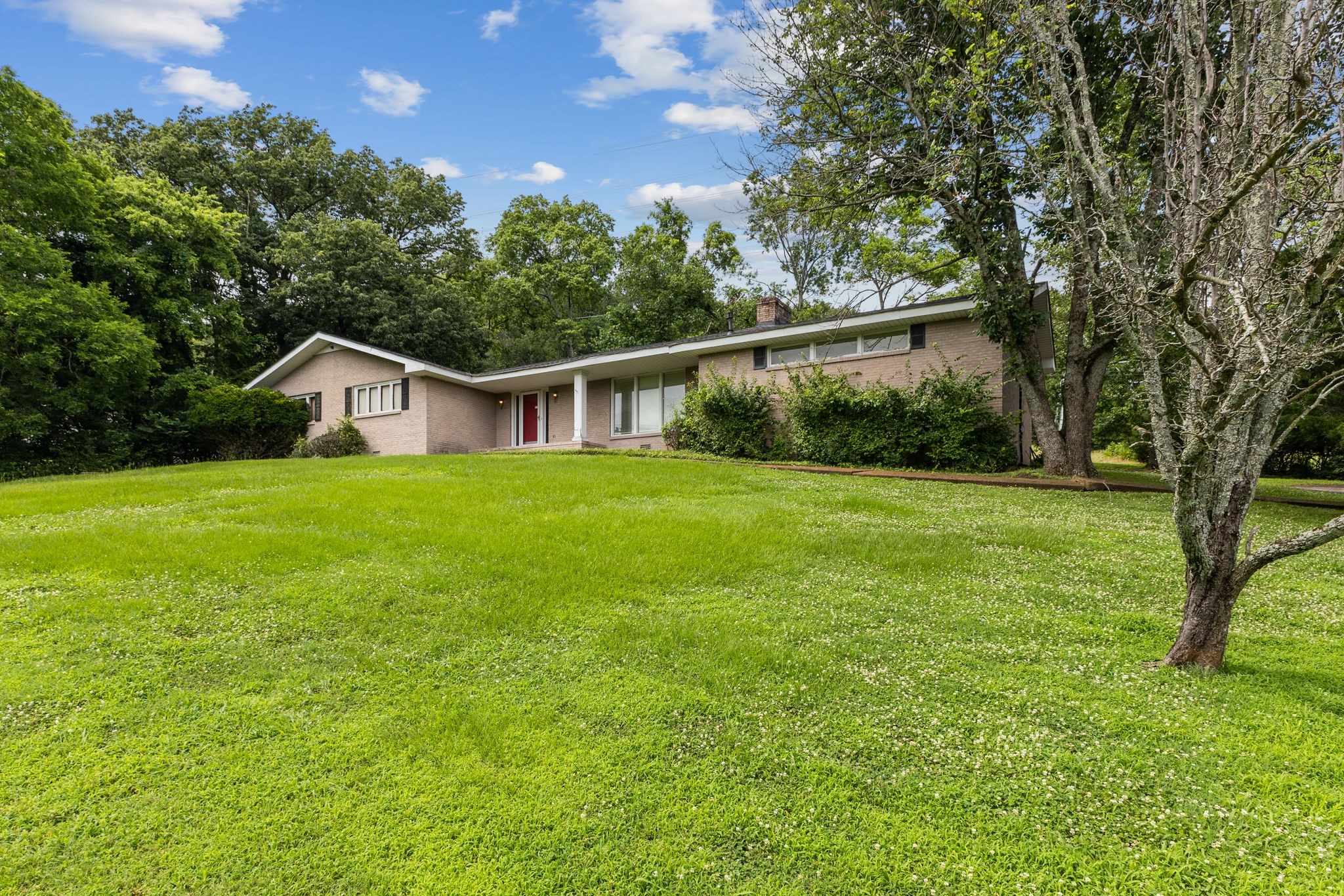 824 Forest Hills Dr