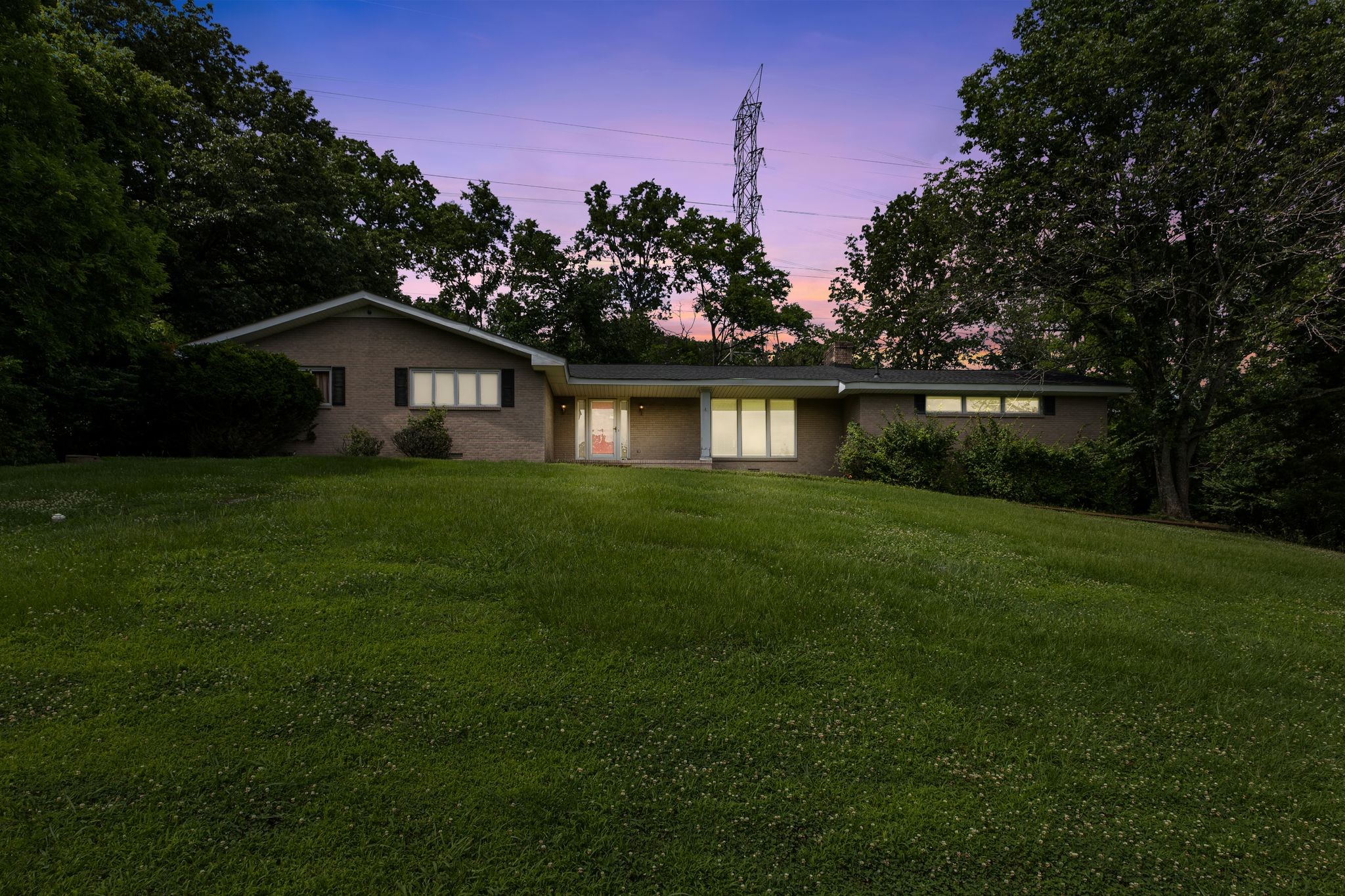 824 Forest Hills Dr