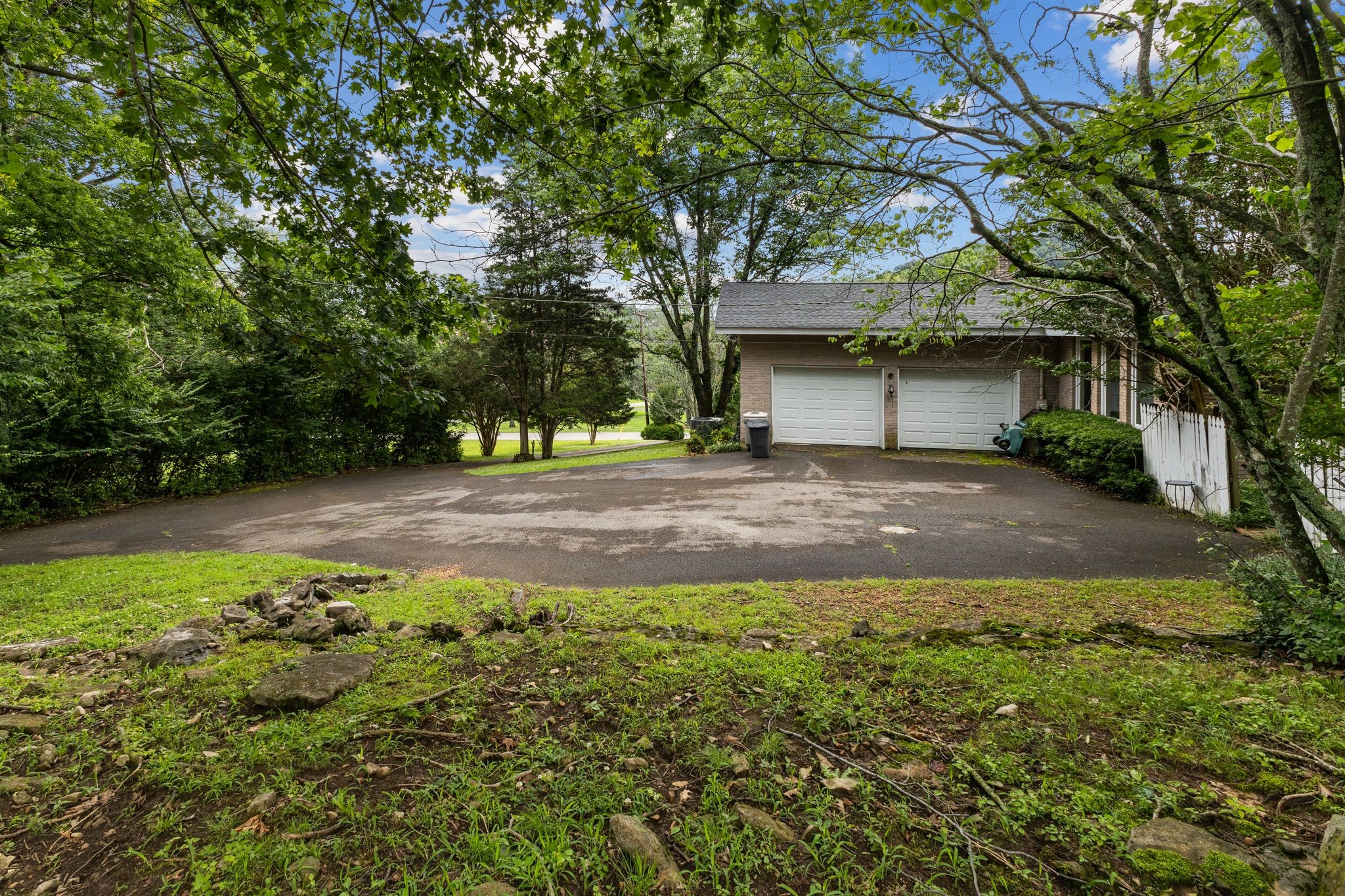 824 Forest Hills Dr
