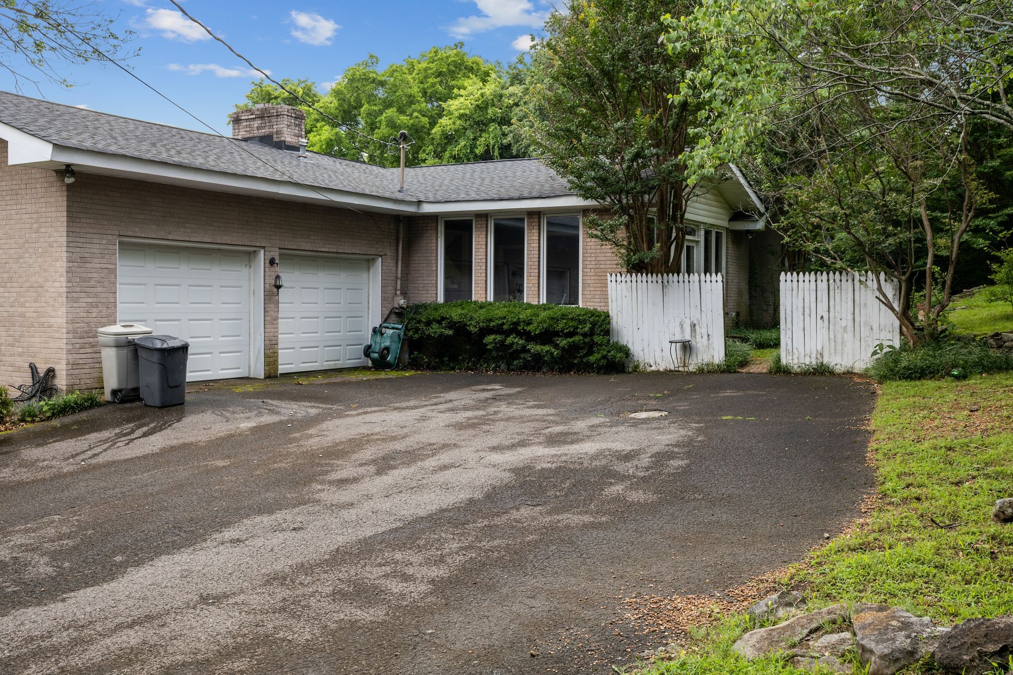 824 Forest Hills Dr