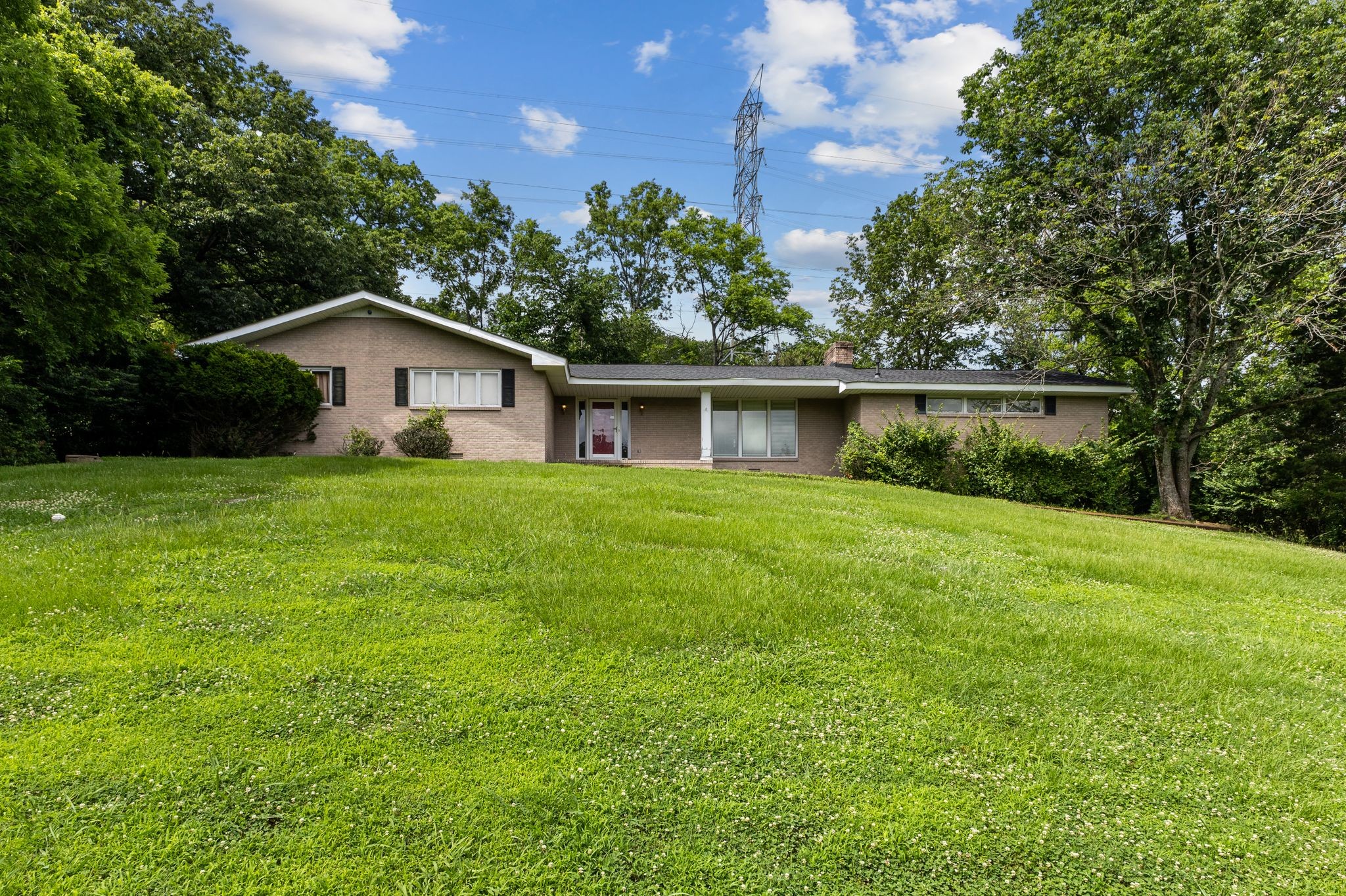 824 Forest Hills Dr