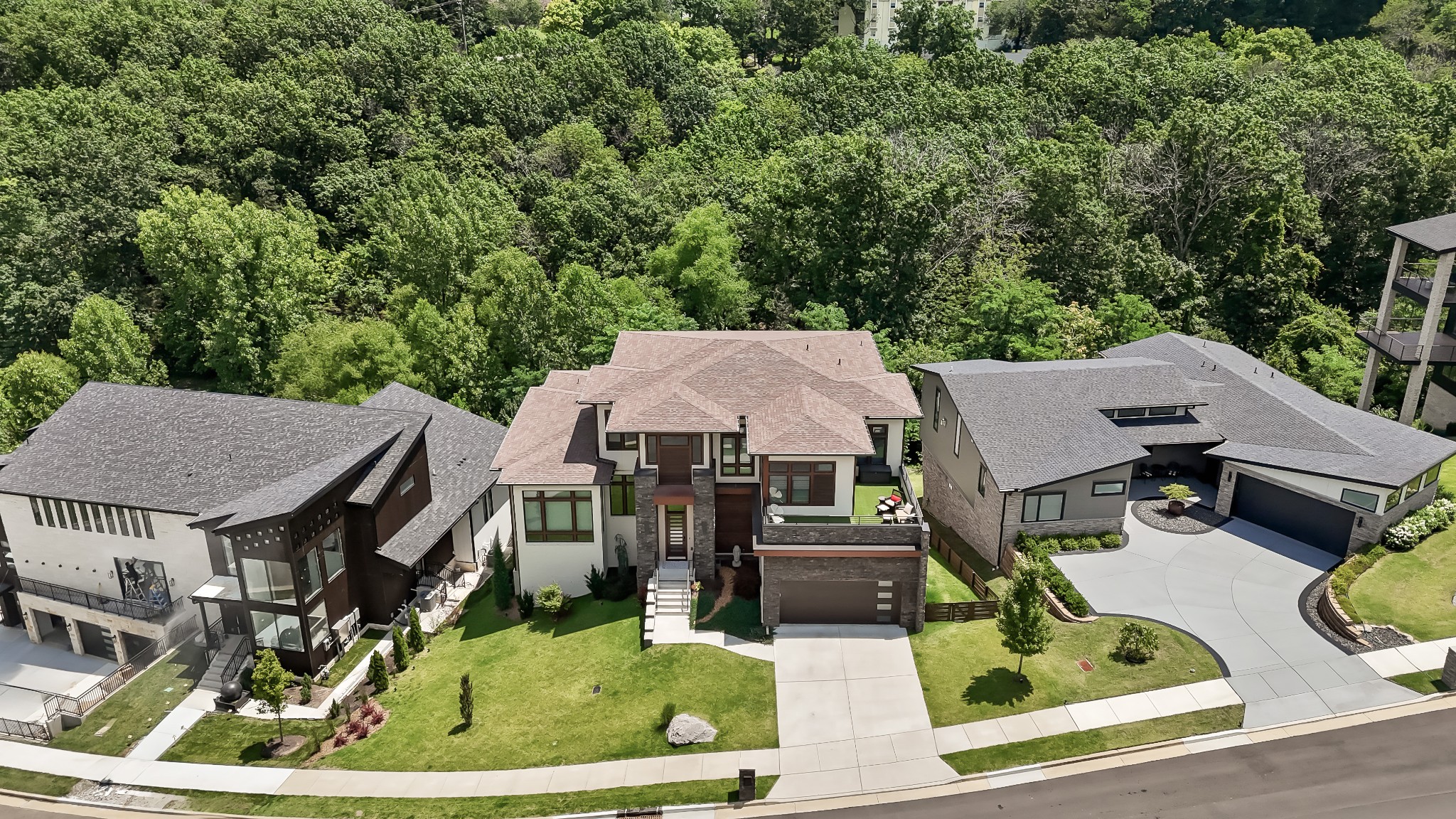 5820 Woodland Hills Dr