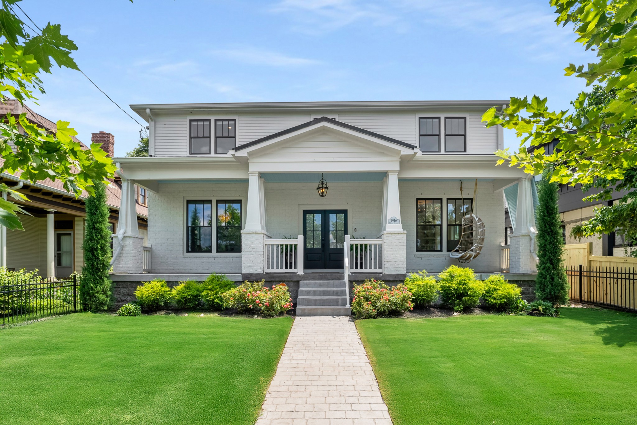 1916 Holly St