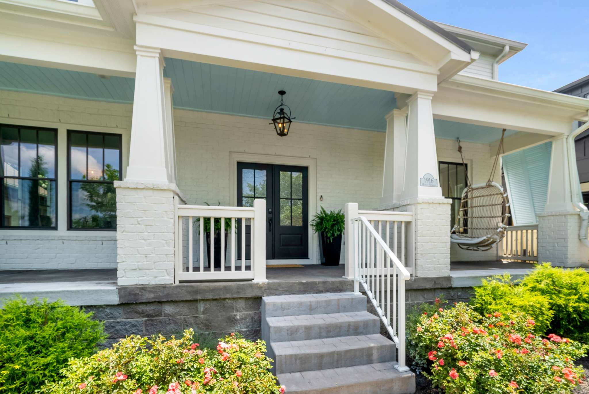 1916 Holly St