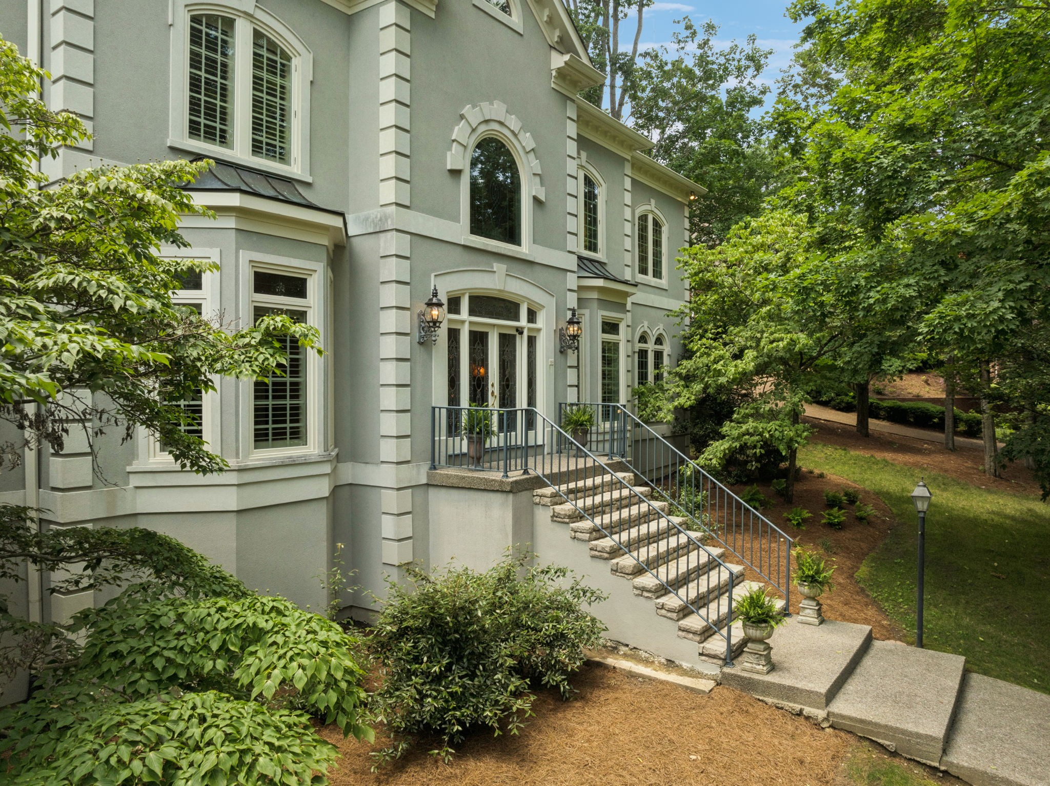 545 Grand Oaks Dr