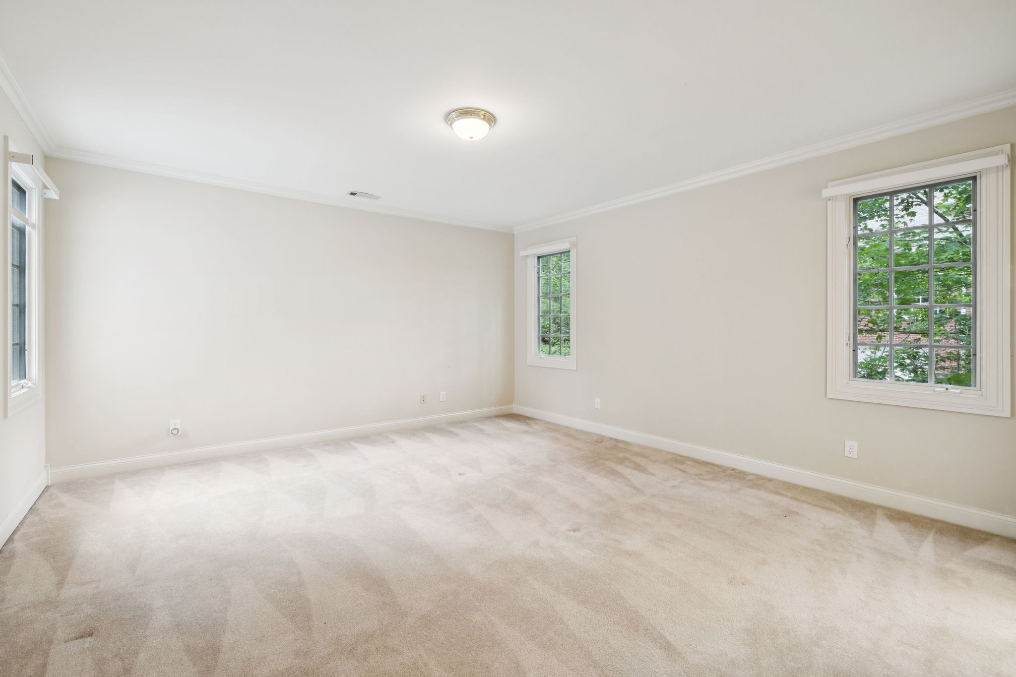 545 Grand Oaks Dr