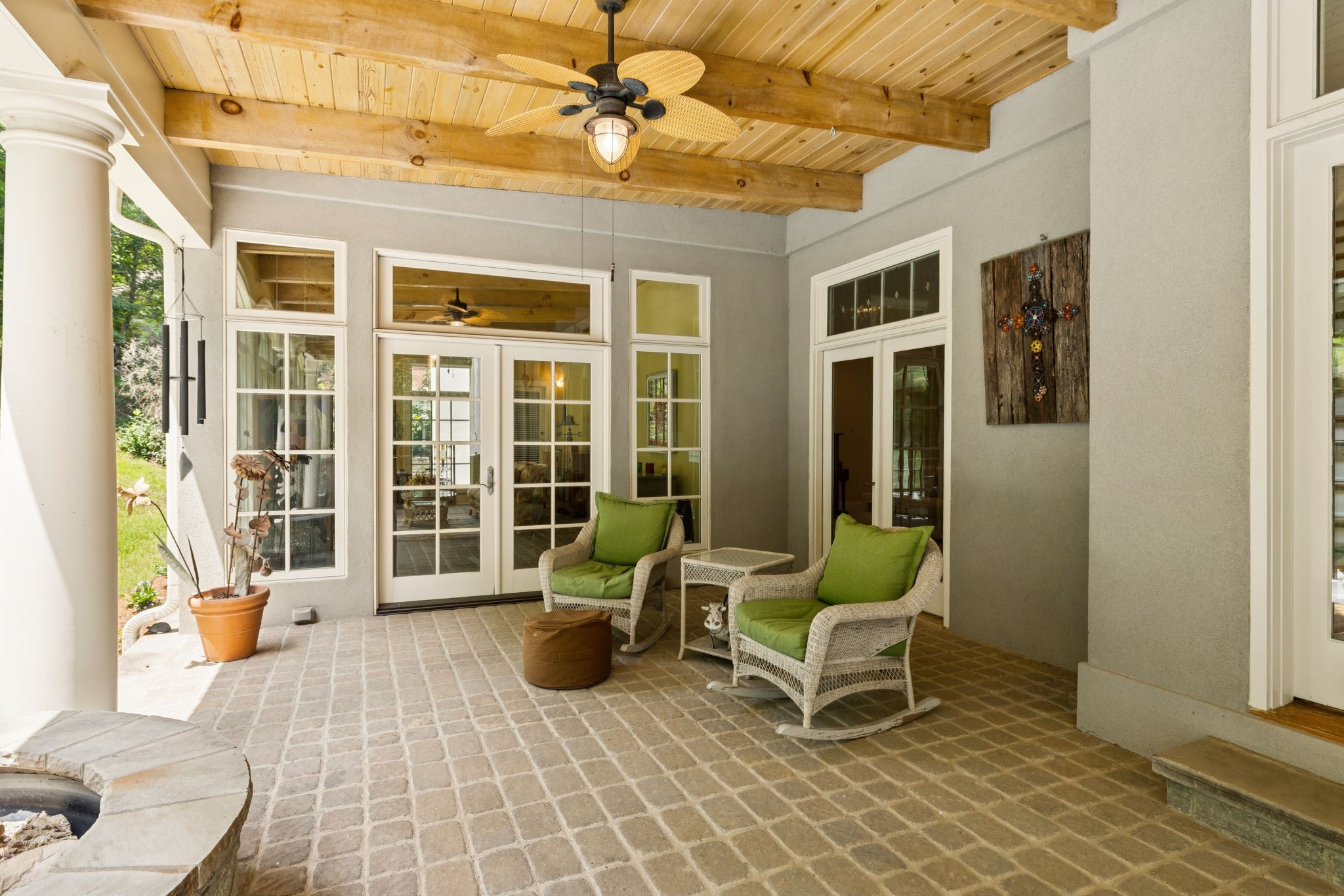 545 Grand Oaks Dr