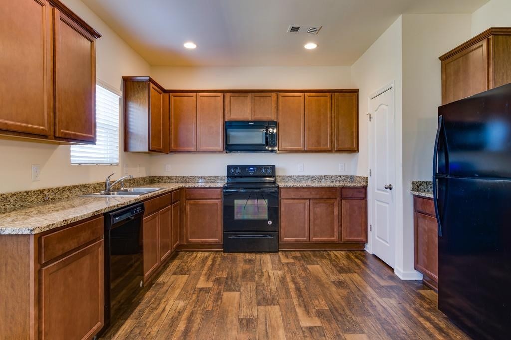 2225 Bee Hive Dr