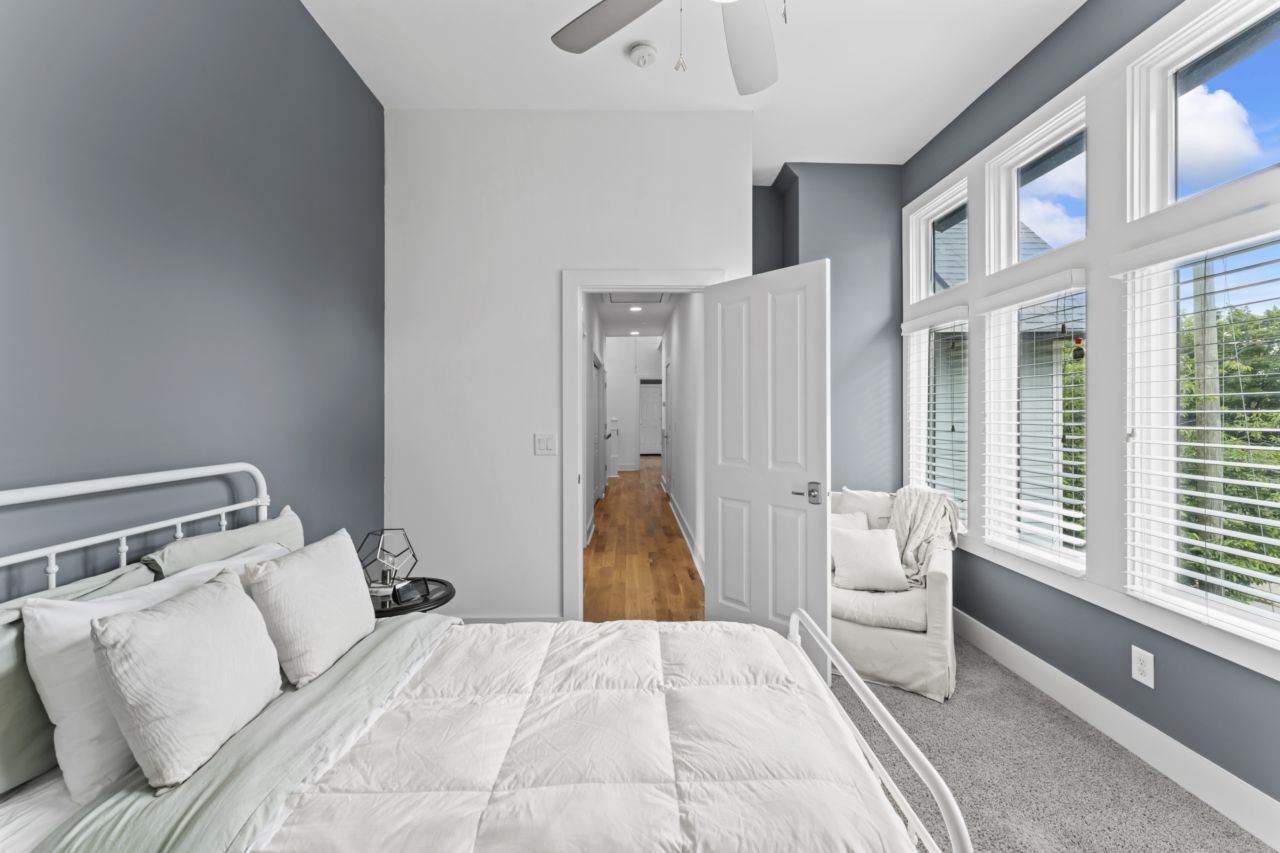 2115 Grantland Ave