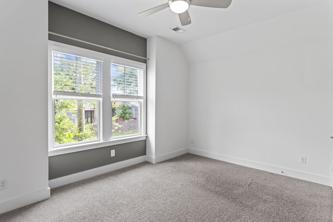 2115 Grantland Ave