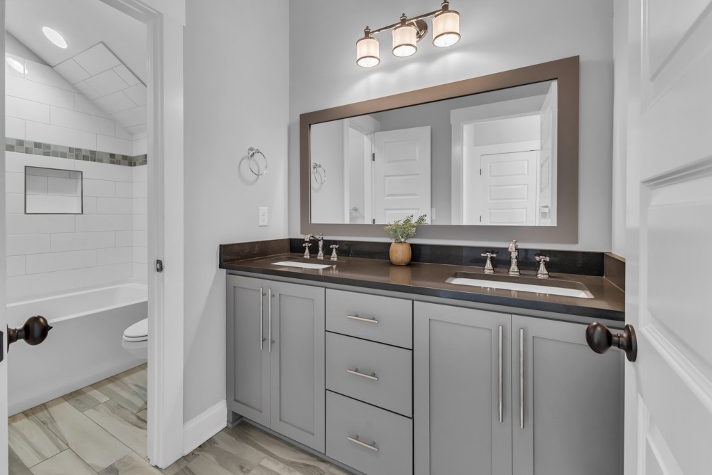 2803B W Kirkwood Ave