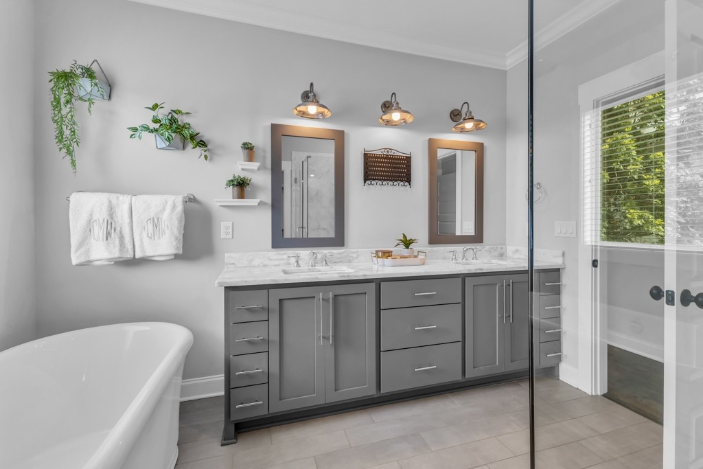 2803B W Kirkwood Ave