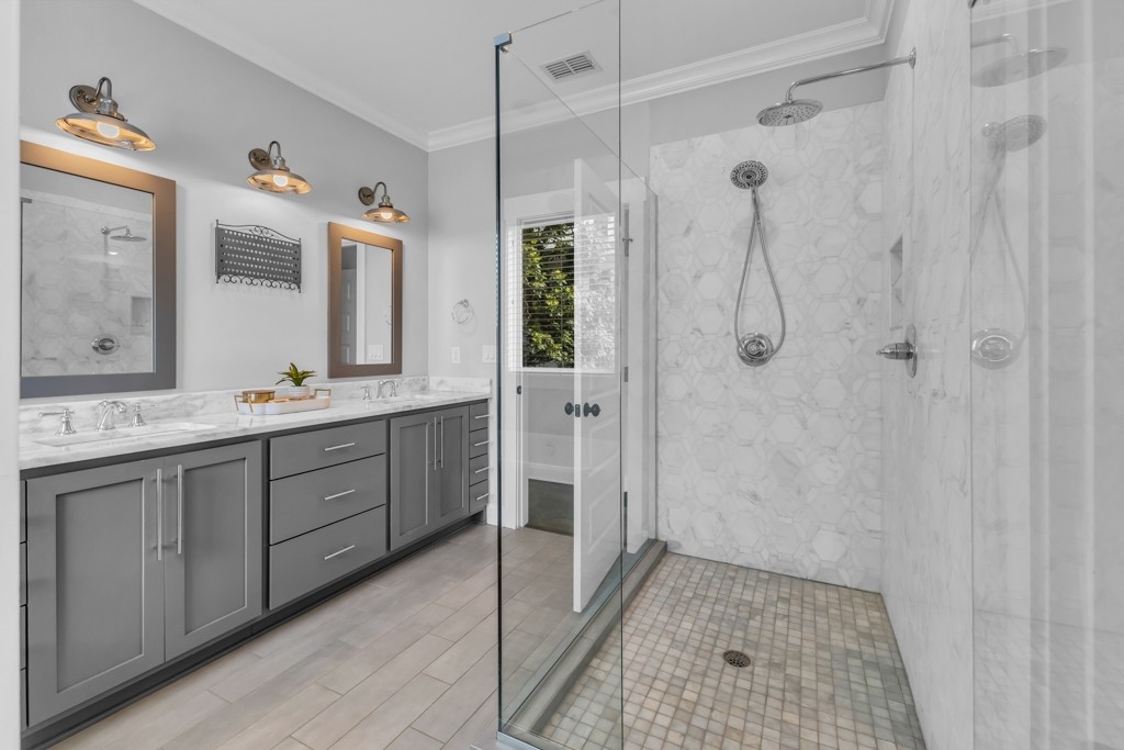 2803B W Kirkwood Ave