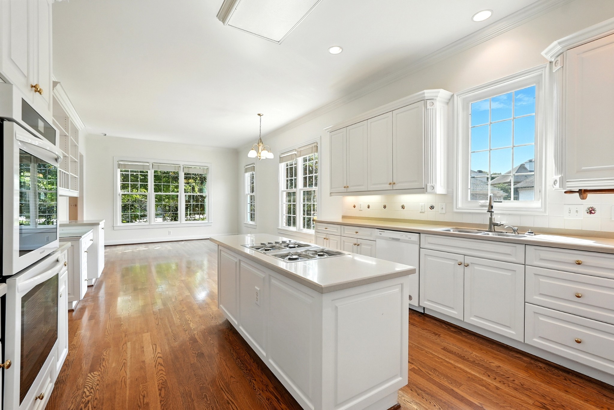 205 Belclaire Pl