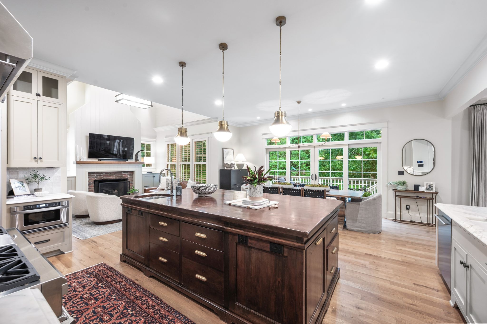 110 Balleroy Dr