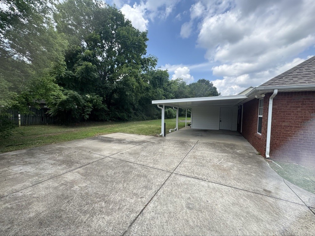 109 Mead Ave