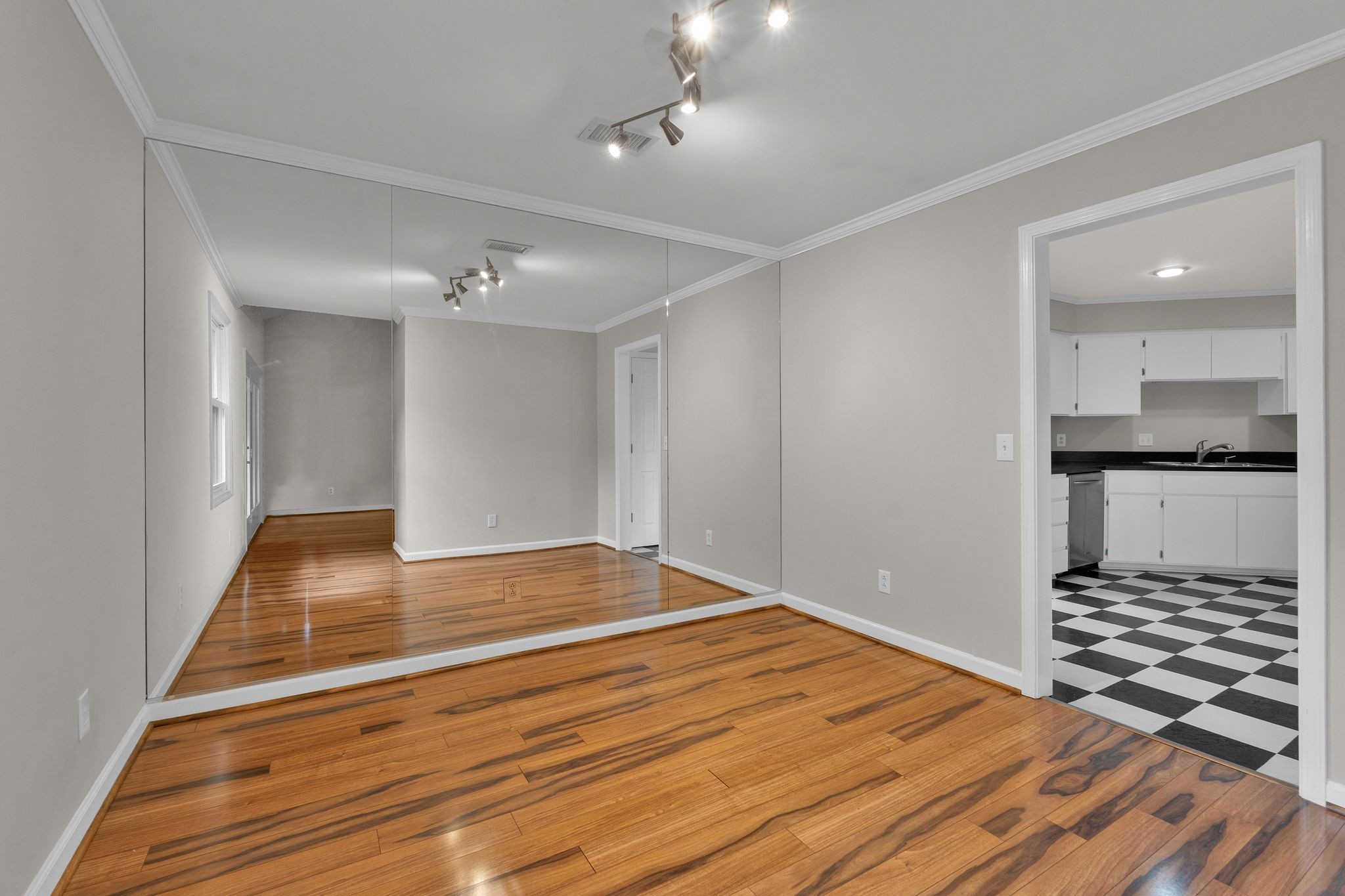 123 Hillsboro Pl