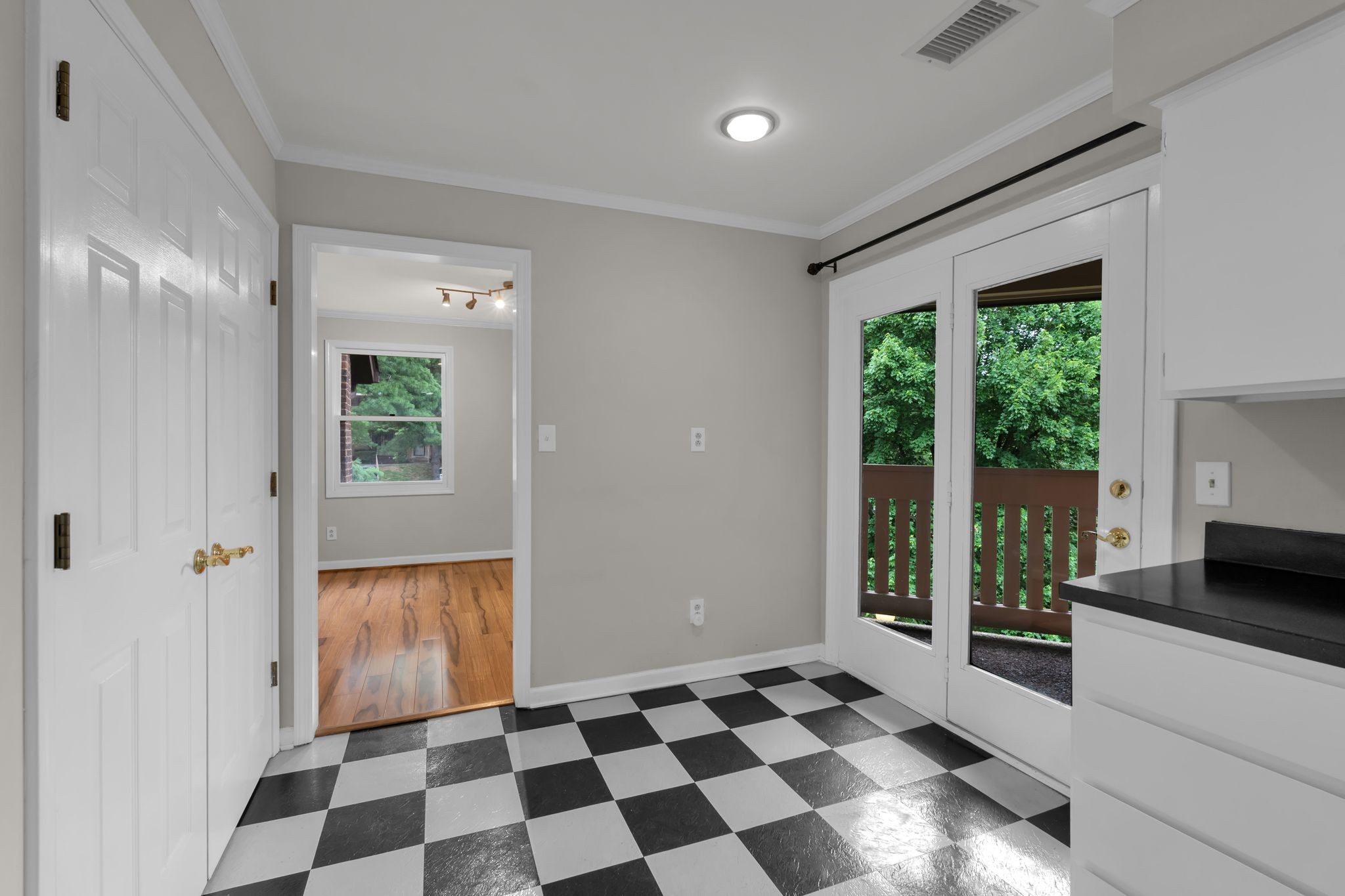 123 Hillsboro Pl