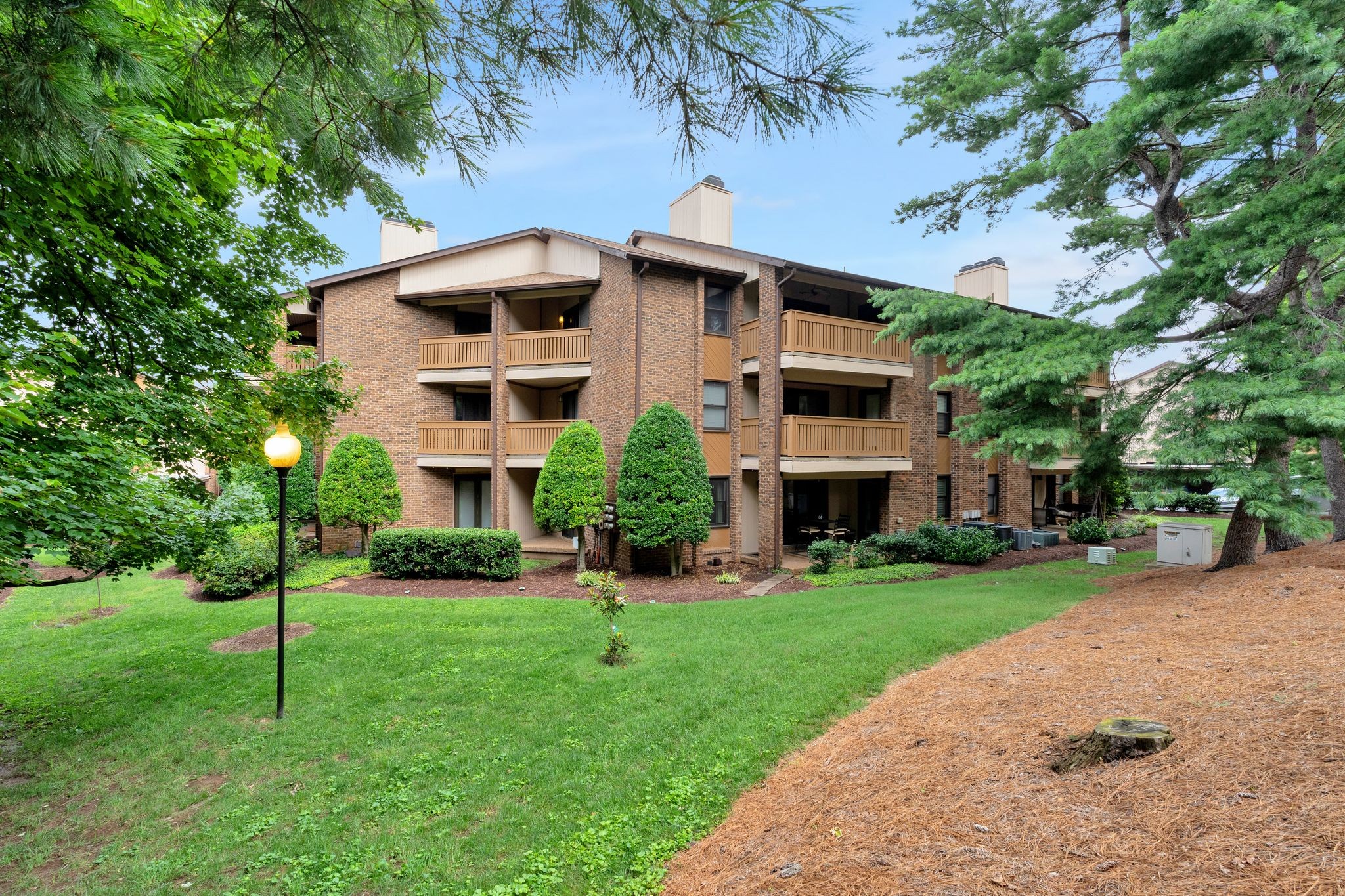 123 Hillsboro Pl