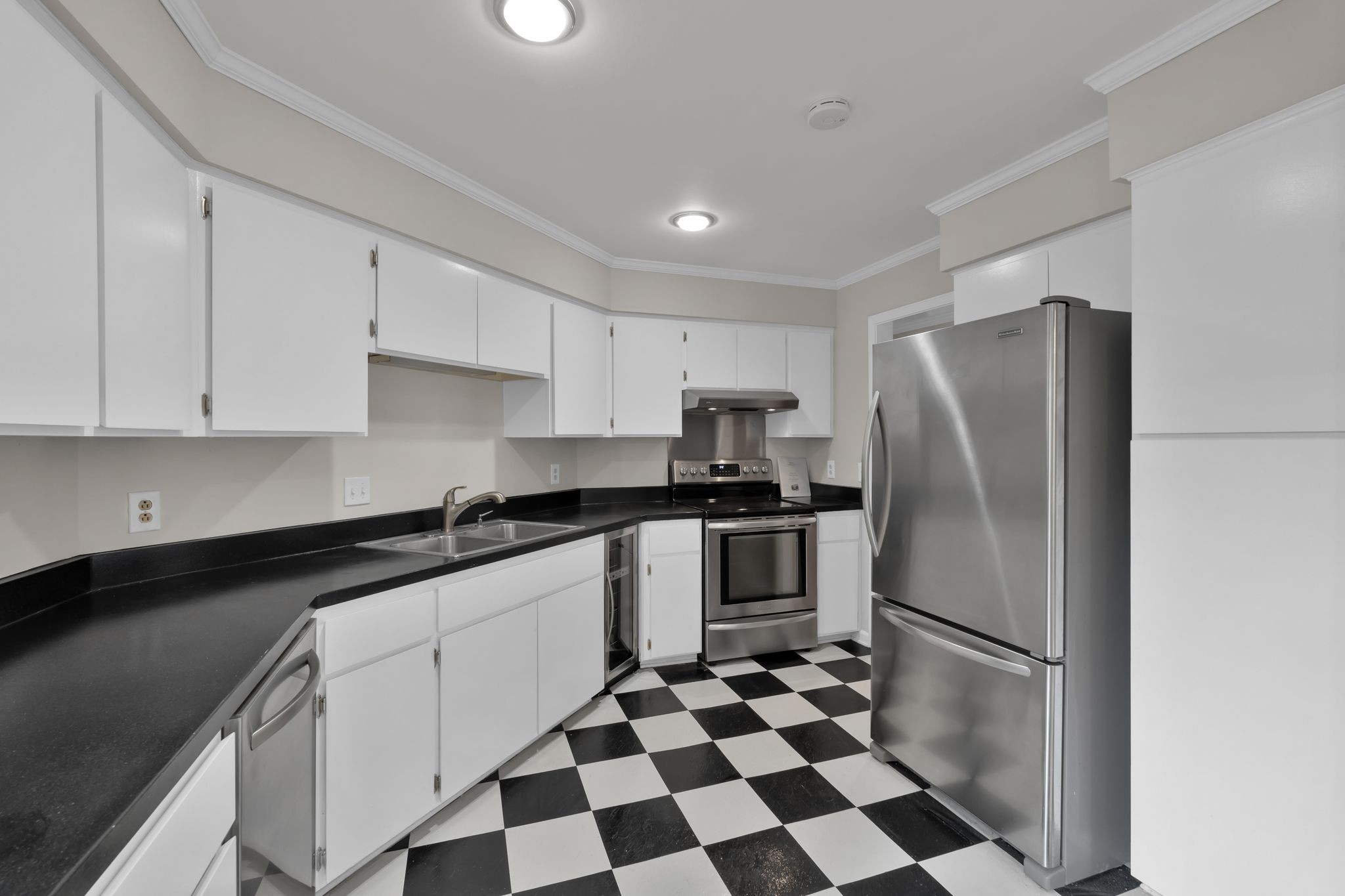 123 Hillsboro Pl