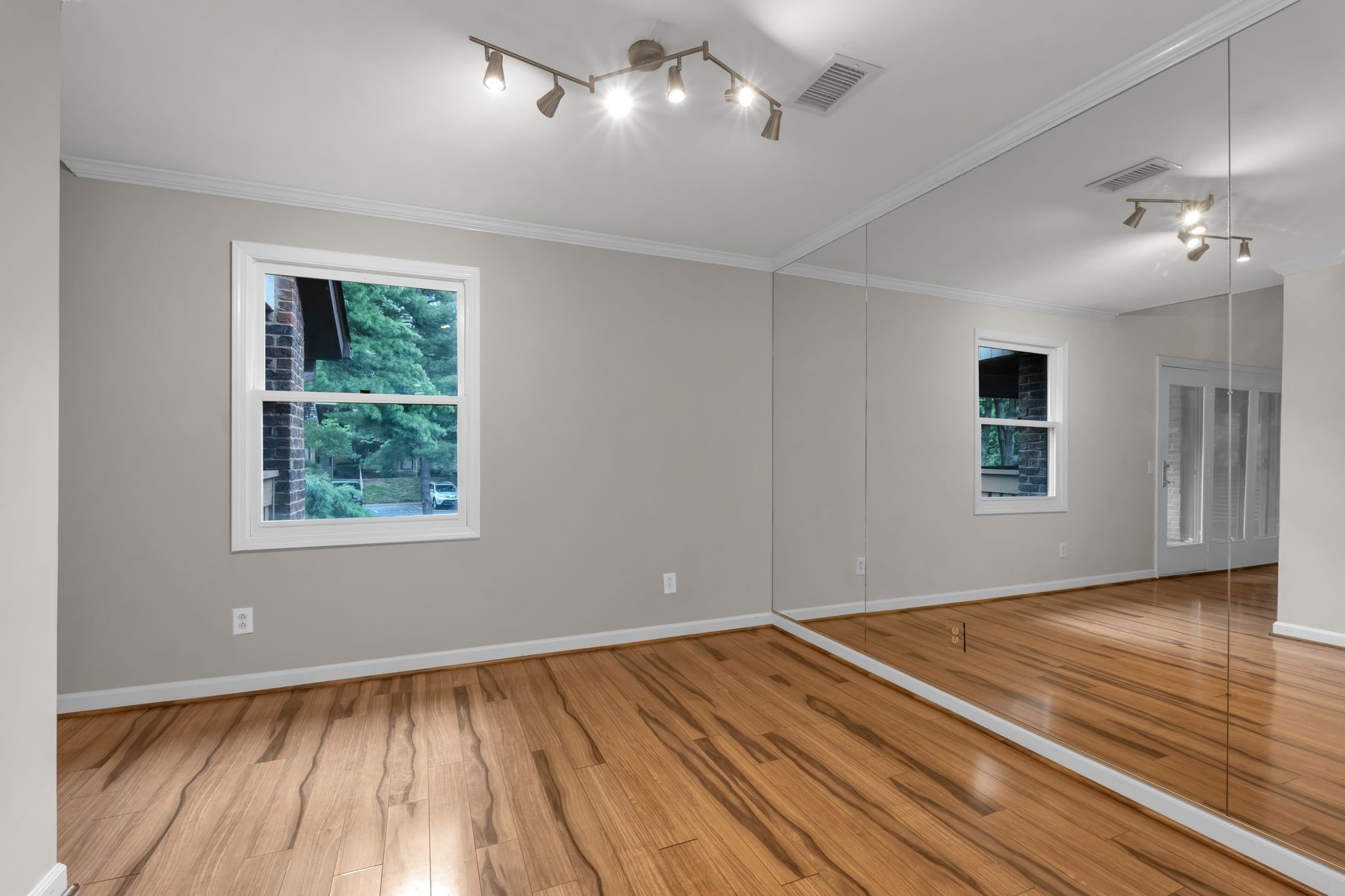 123 Hillsboro Pl