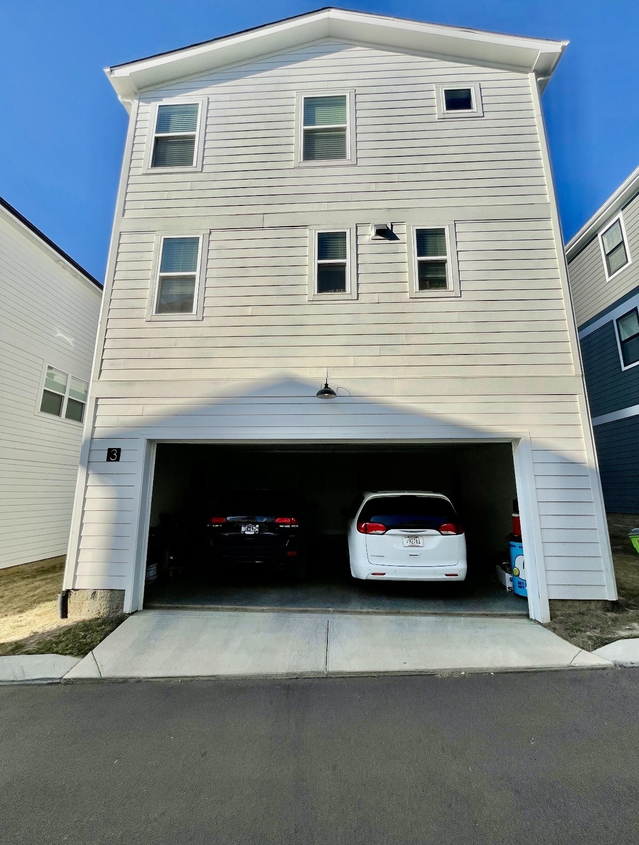 530 Edwin St Unit: 3