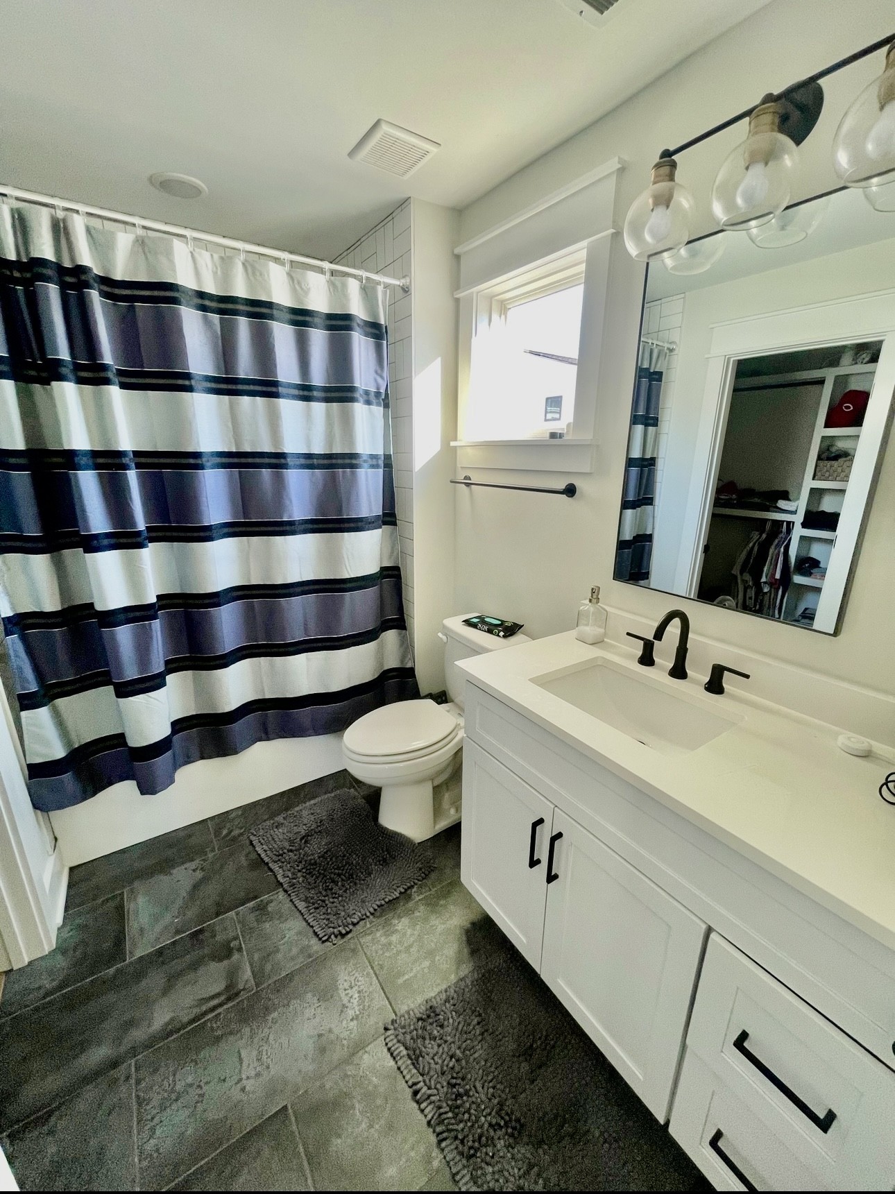 530 Edwin St Unit: 3