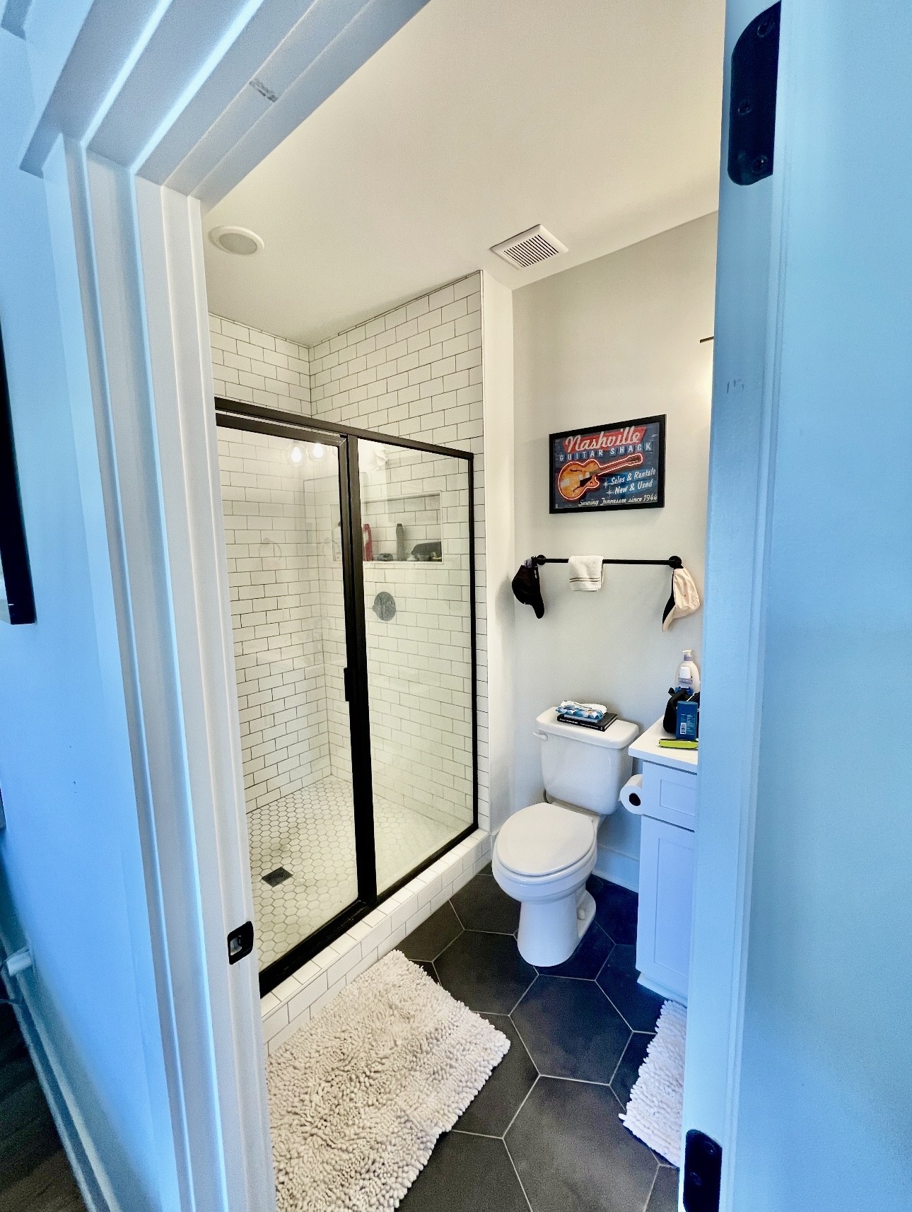 530 Edwin St Unit: 3