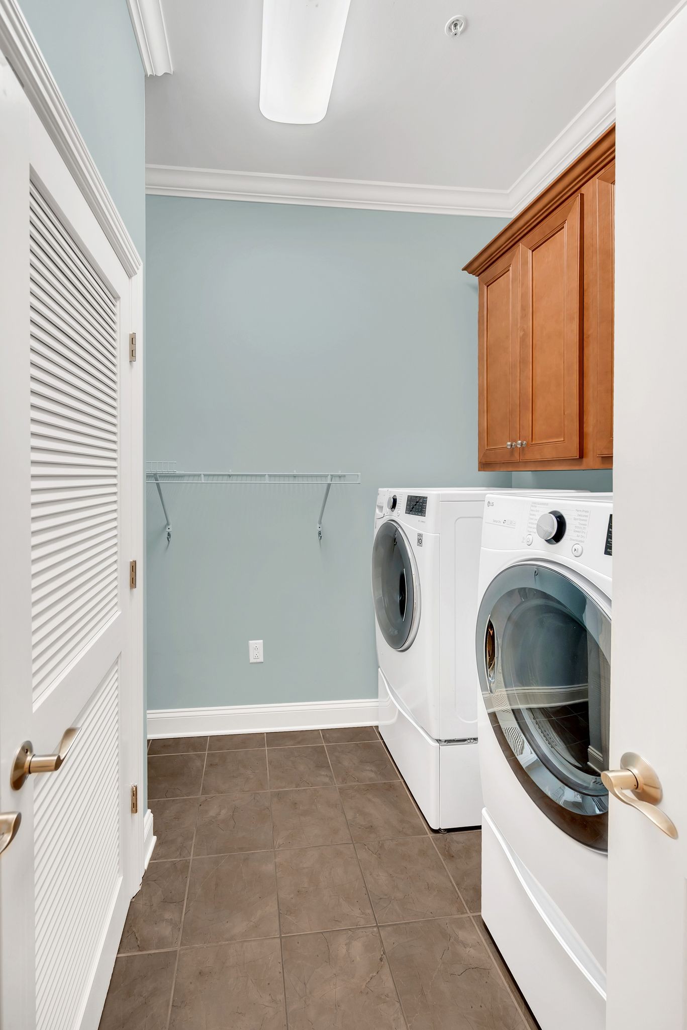 2411 Crestmoor Rd Unit: 104