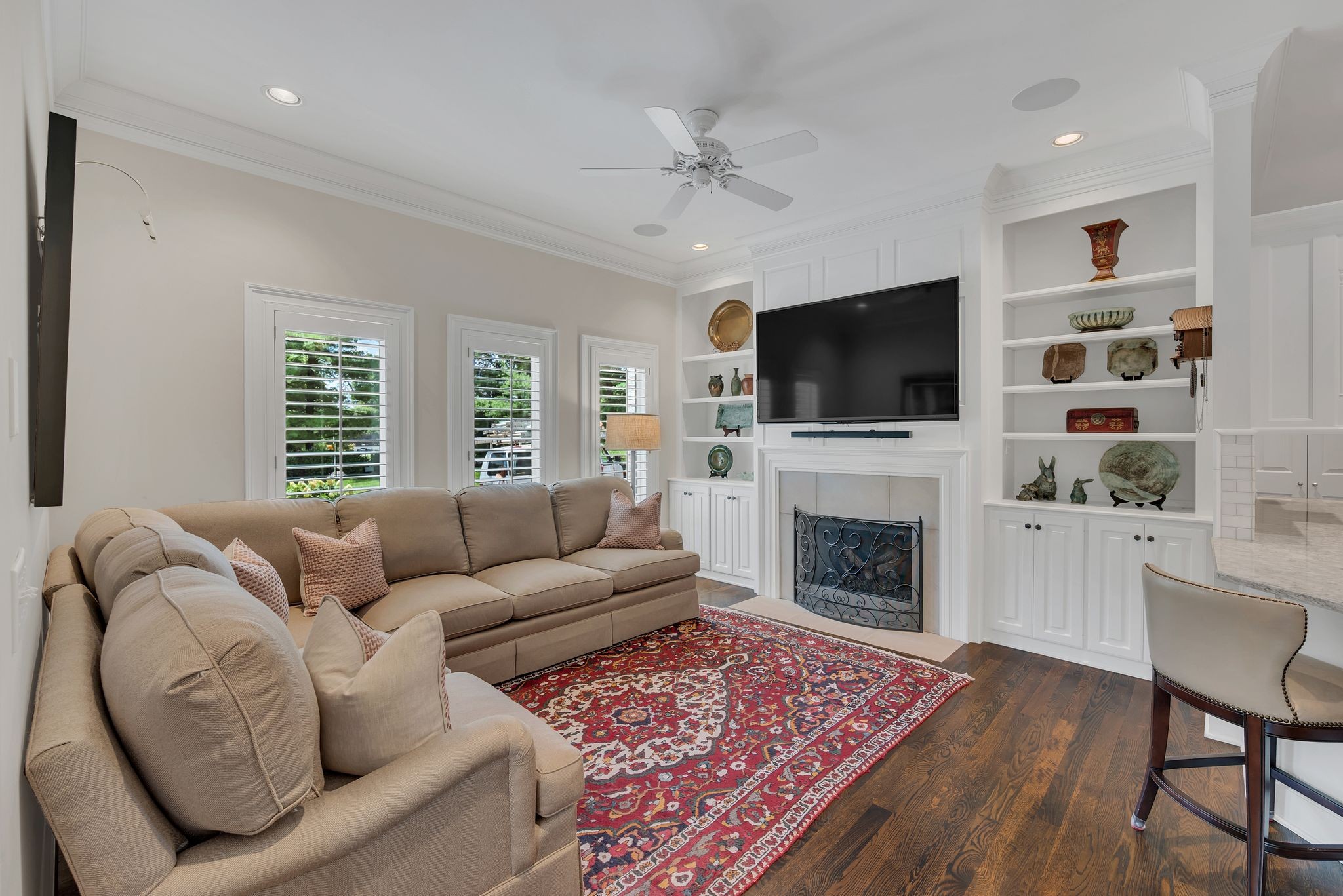 208 Belclaire Pl