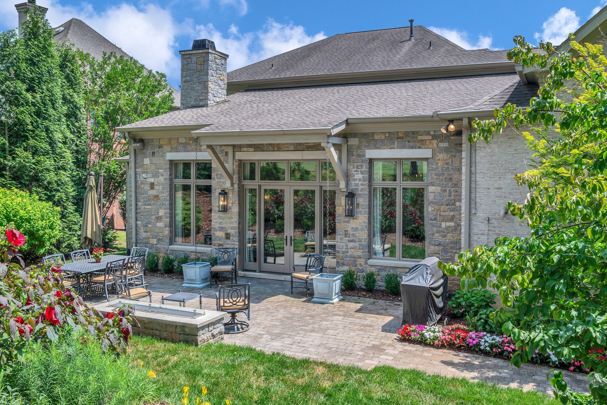 208 Belclaire Pl