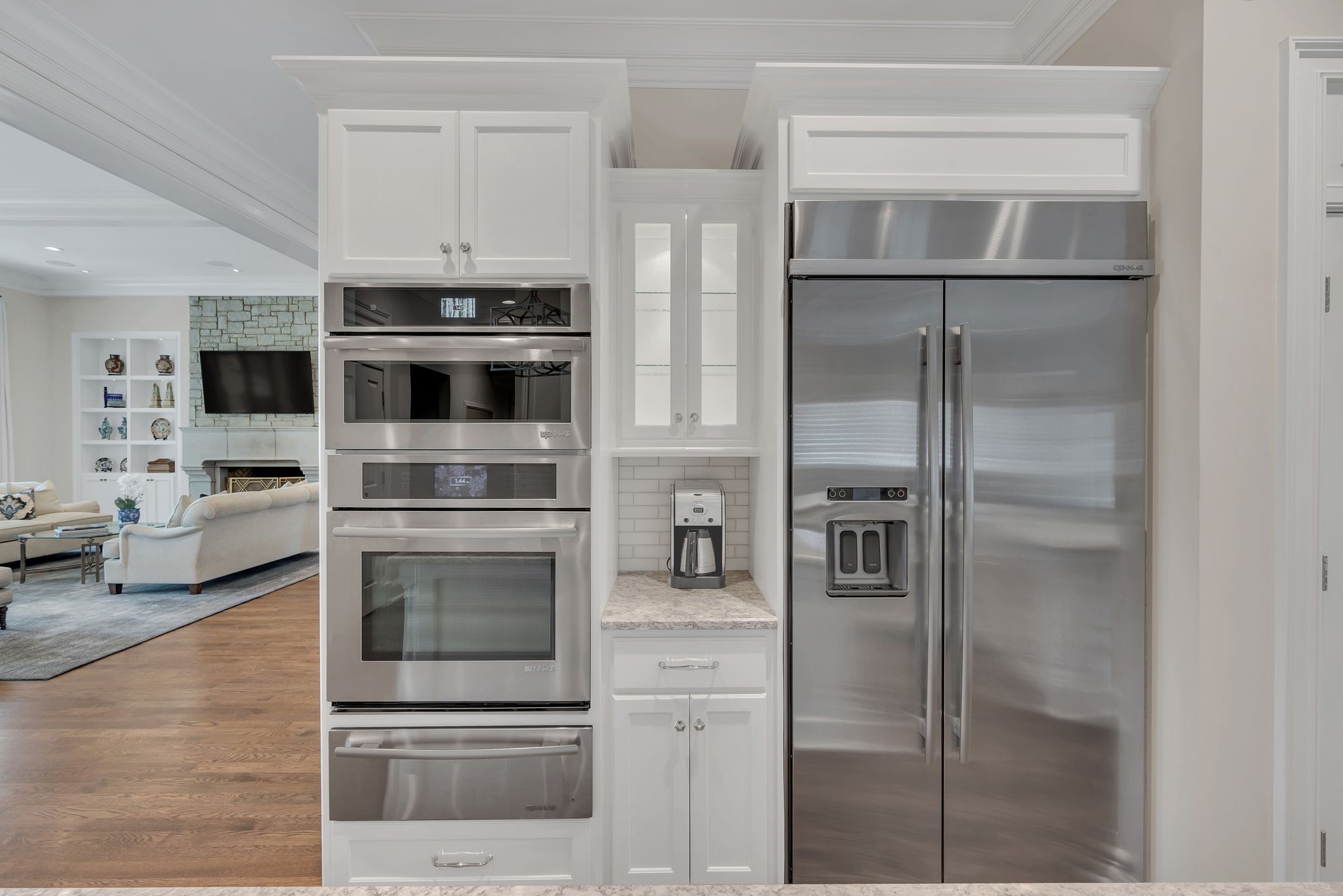 208 Belclaire Pl