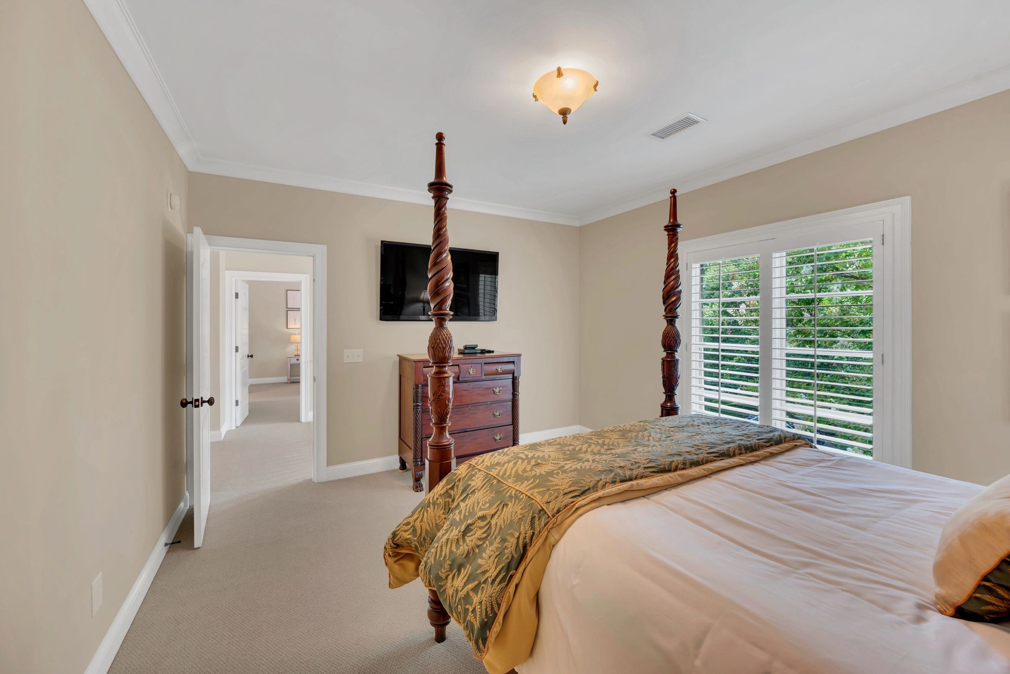 208 Belclaire Pl