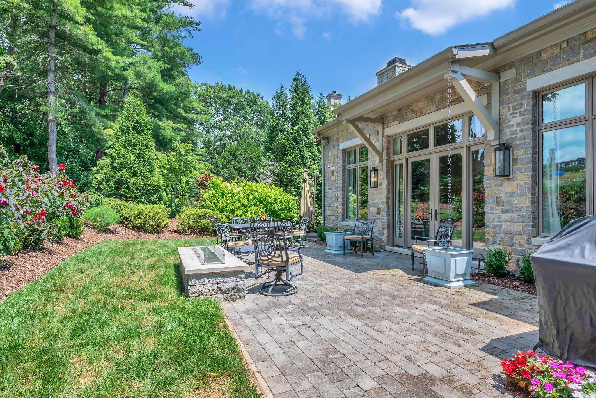 208 Belclaire Pl
