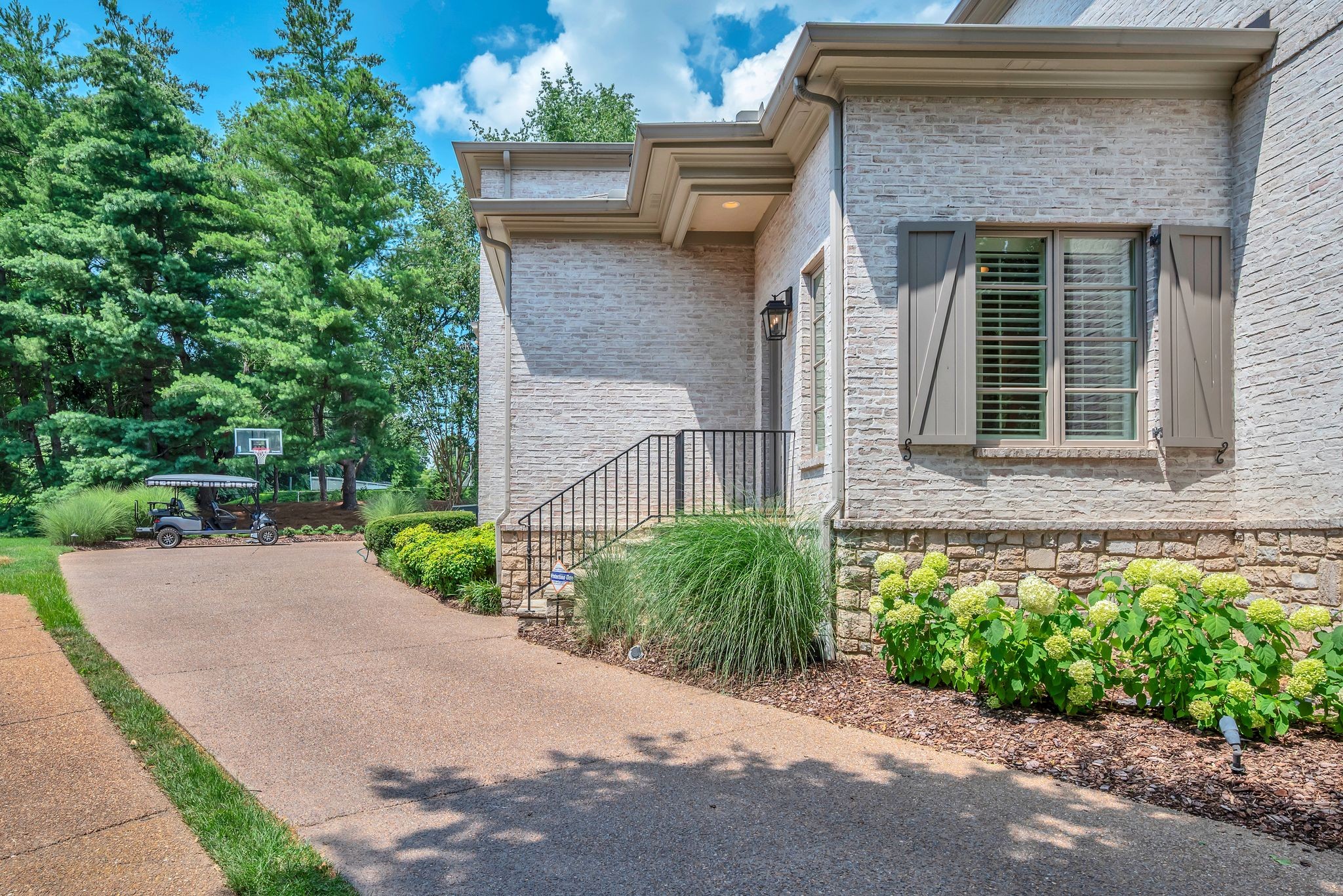 208 Belclaire Pl