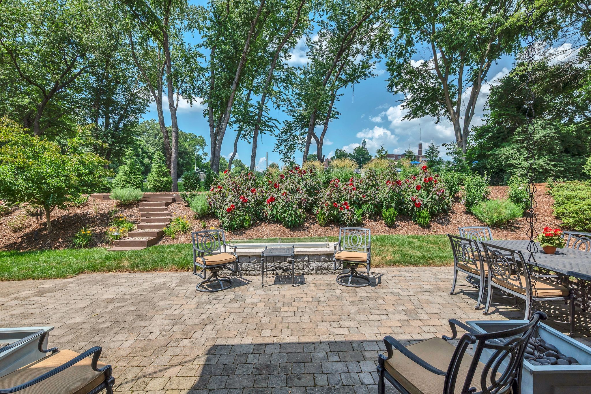 208 Belclaire Pl