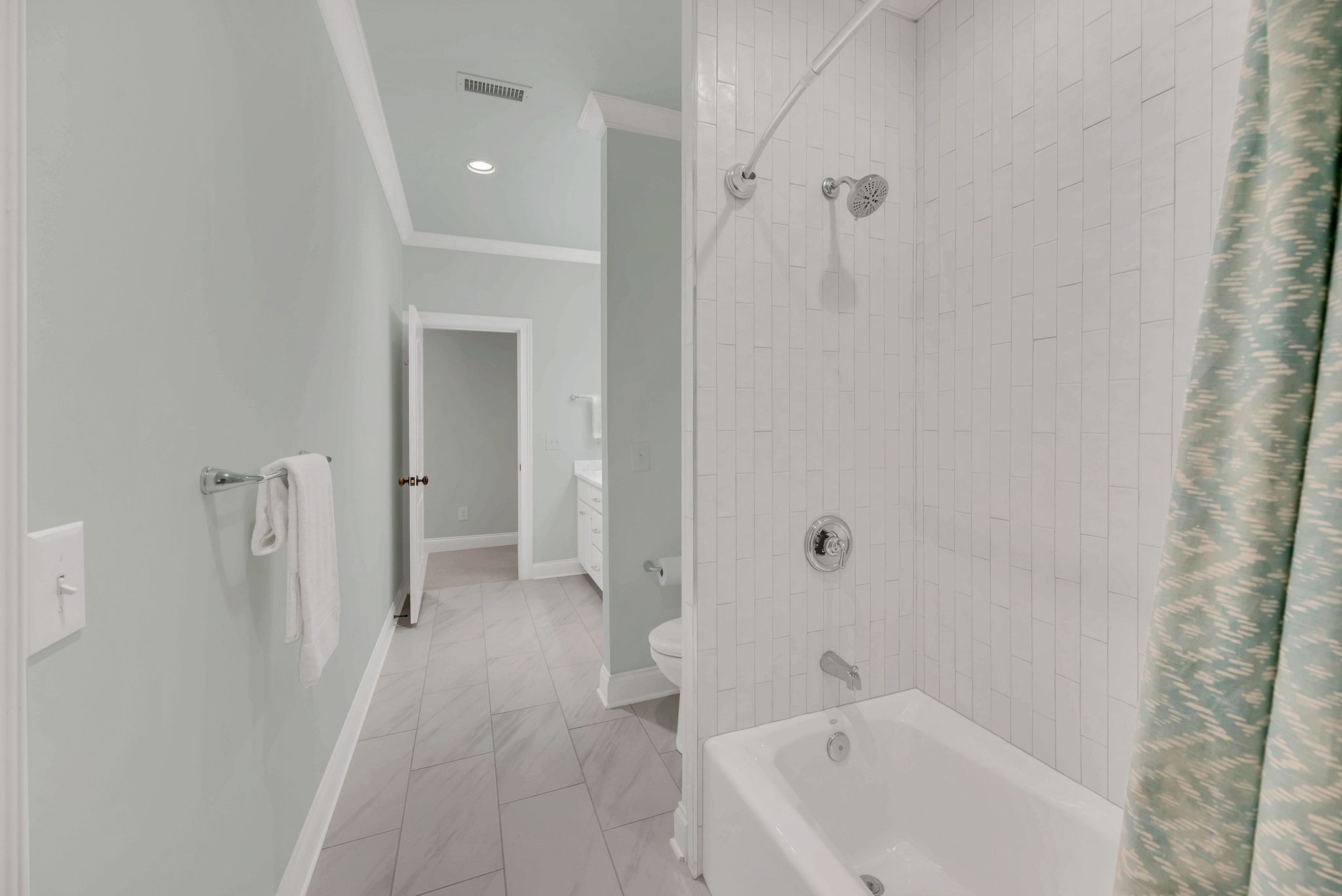 208 Belclaire Pl